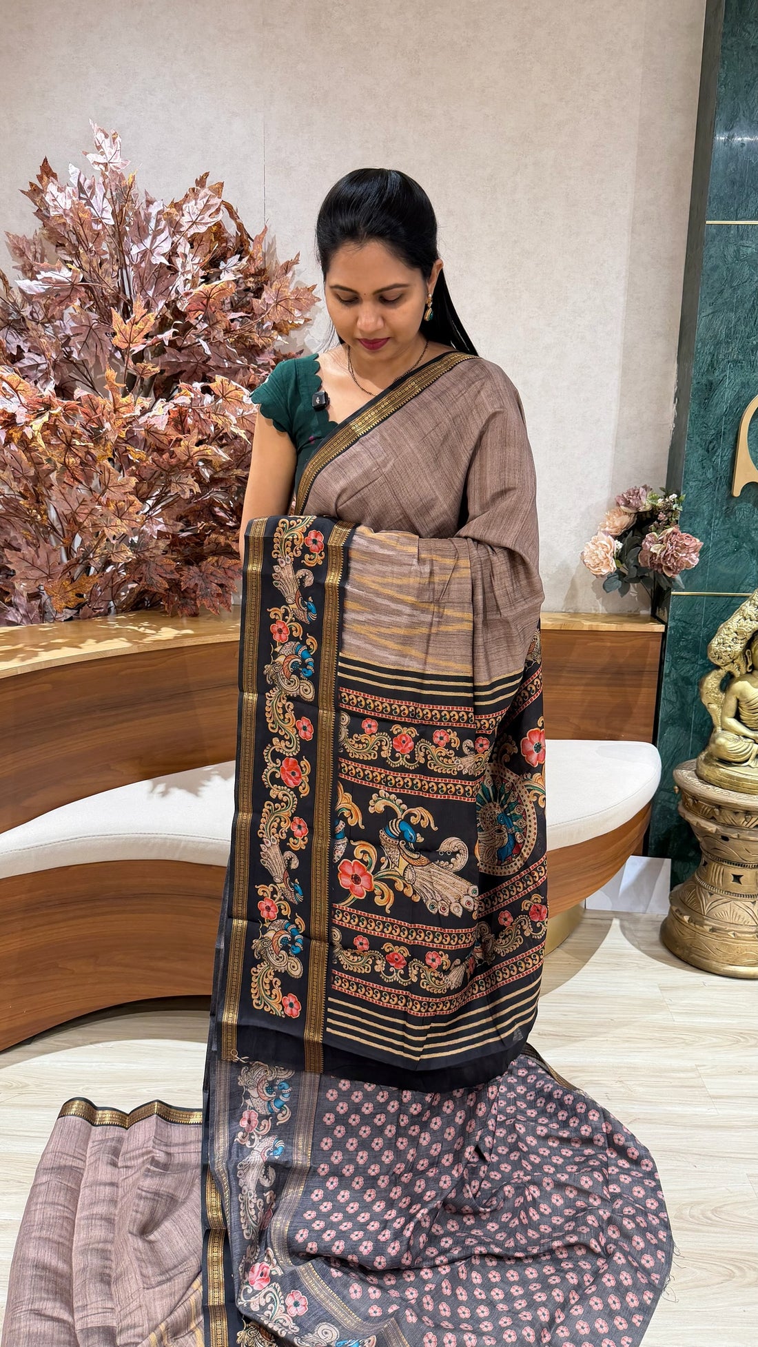 Causal drape Tanjore print