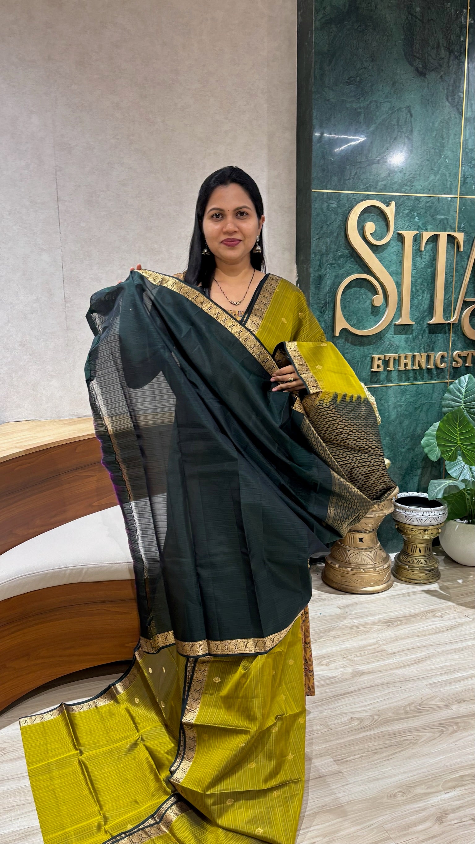 Small border kanchi pattu mehendi green