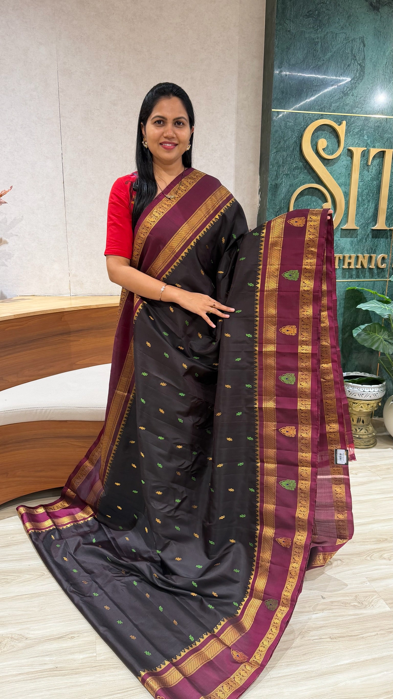 Handloom gadwal pattu