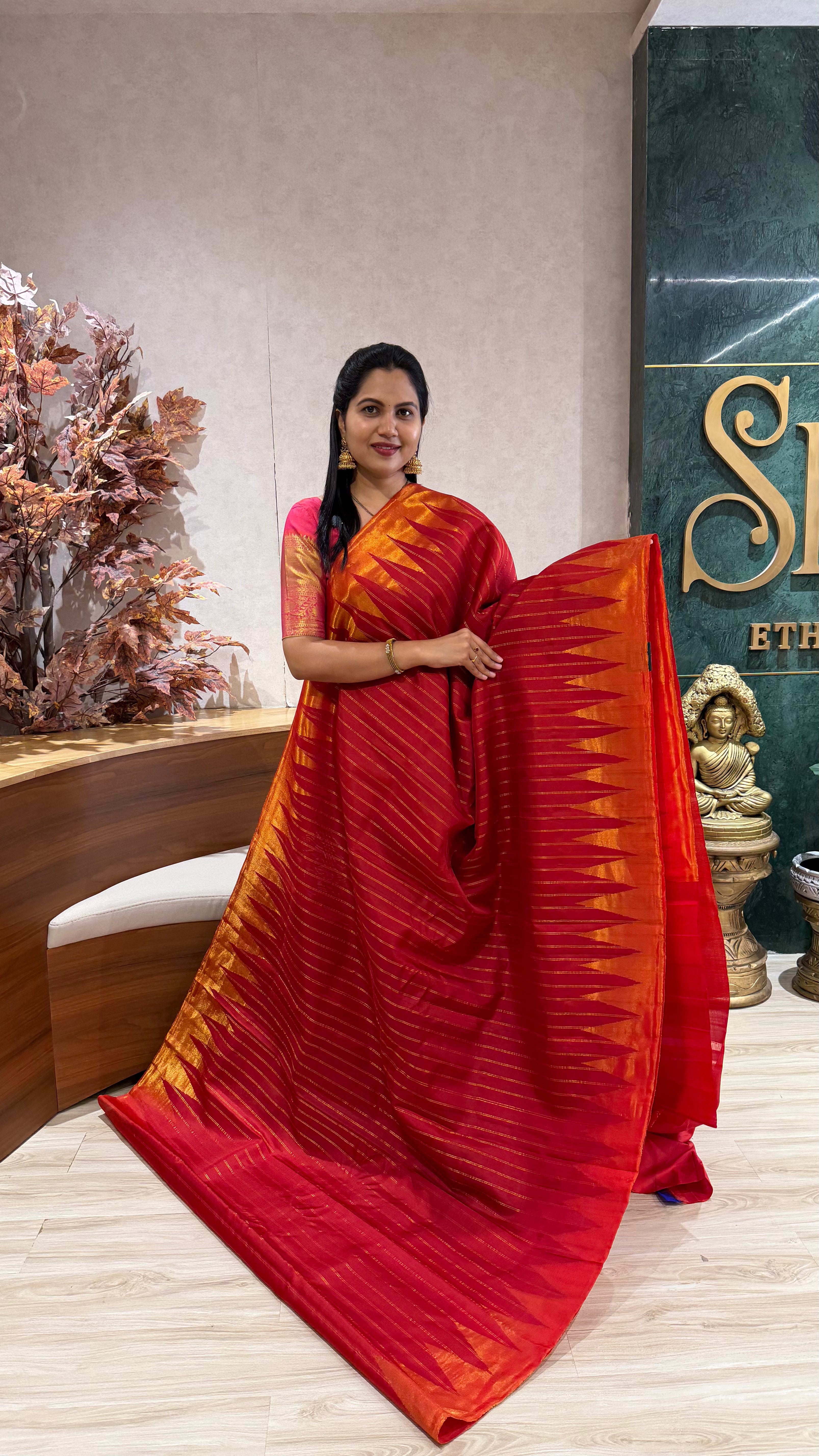 Handloom gadwal tissue border