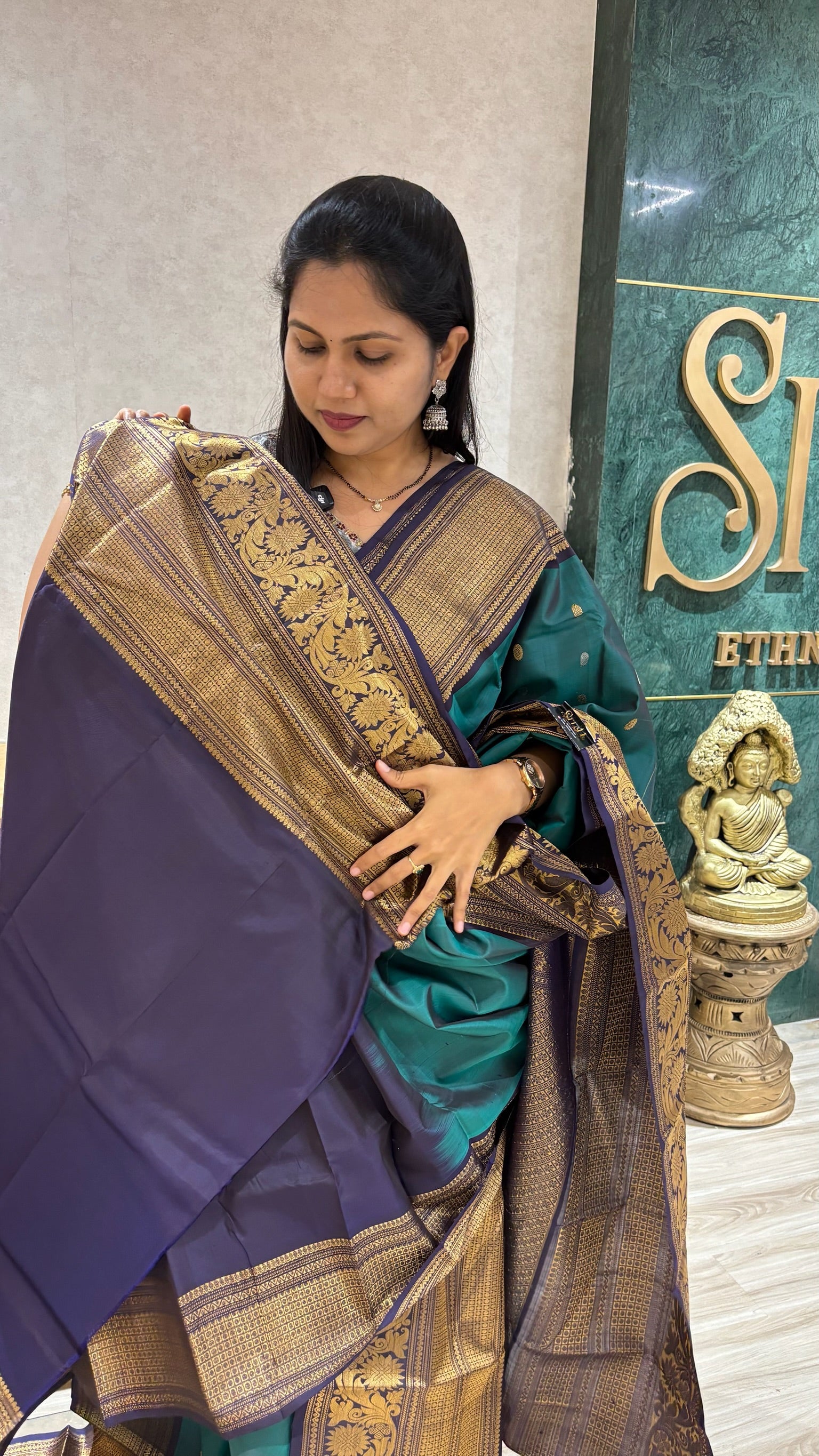 Handloom gadwal with kanchi border