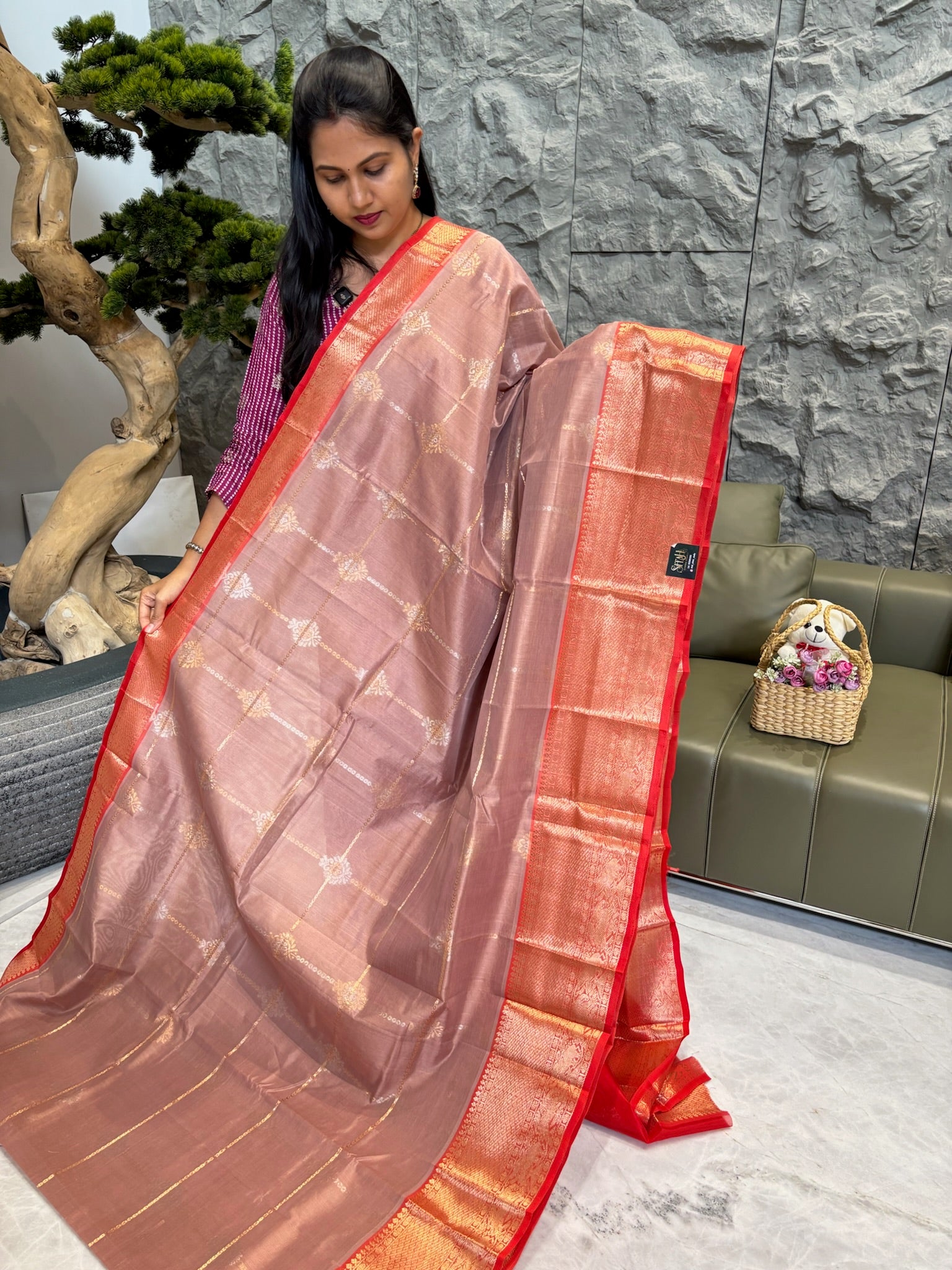 Mangalgiri pattu chiku -red