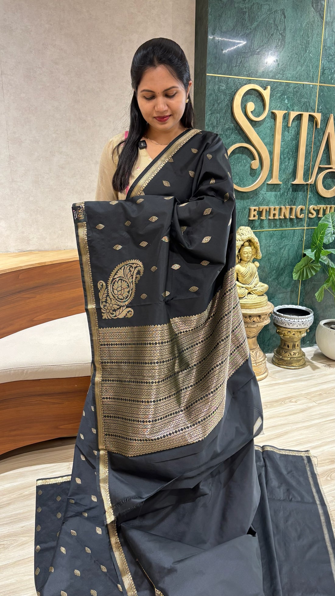 Fancy banaras small border black