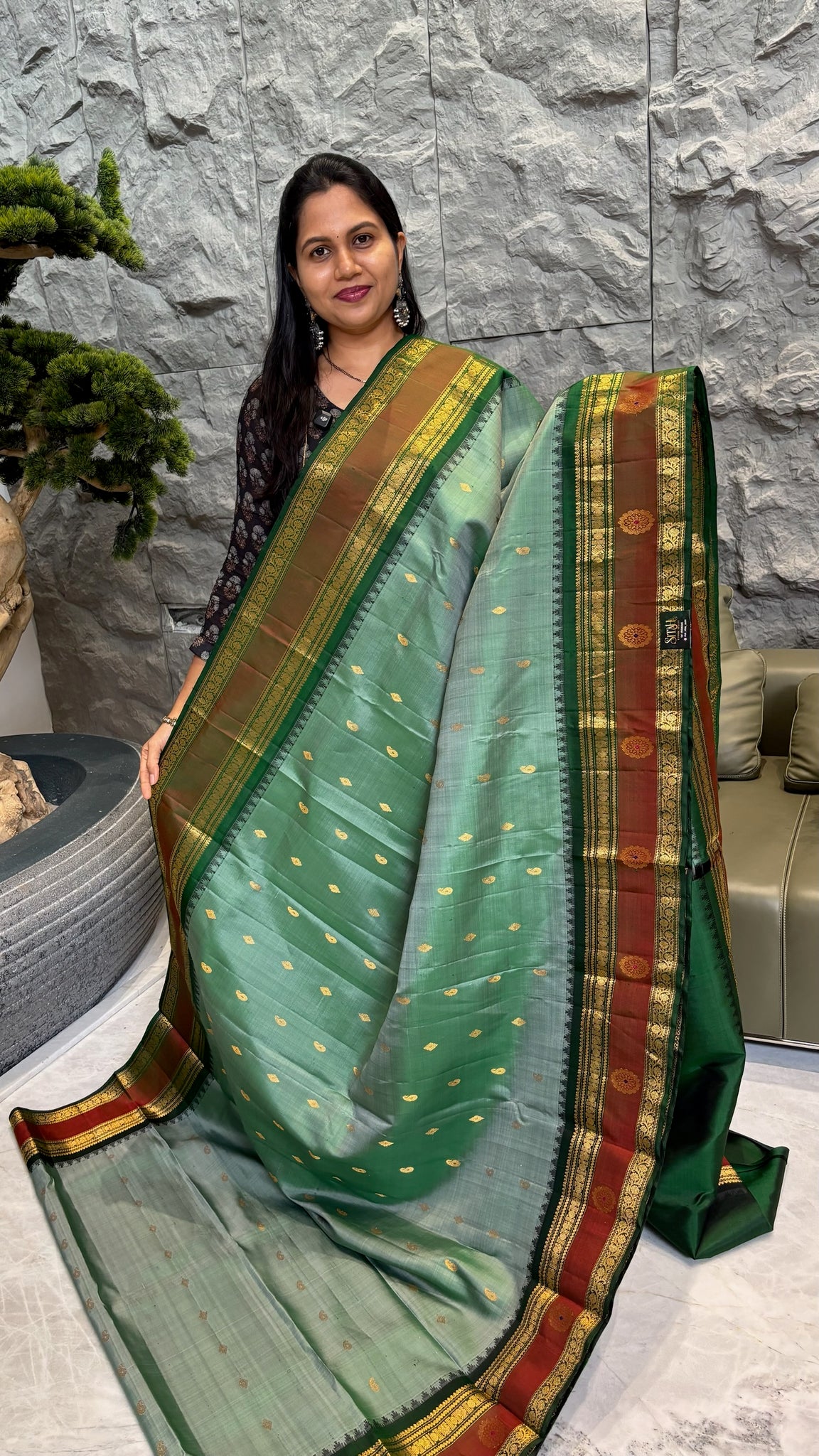 Pure handloom gadwal pattu green