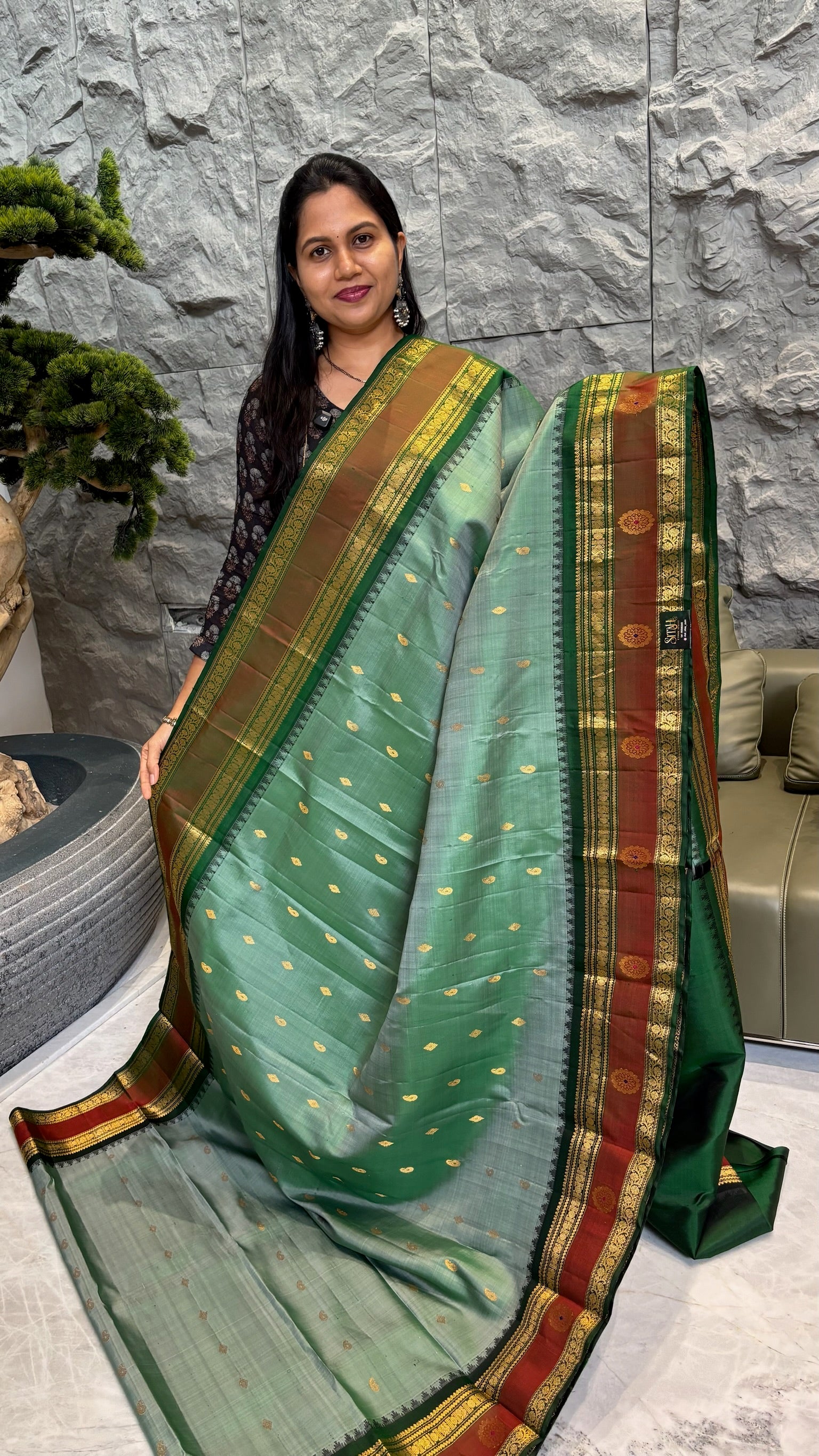 Pure handloom gadwal pattu green
