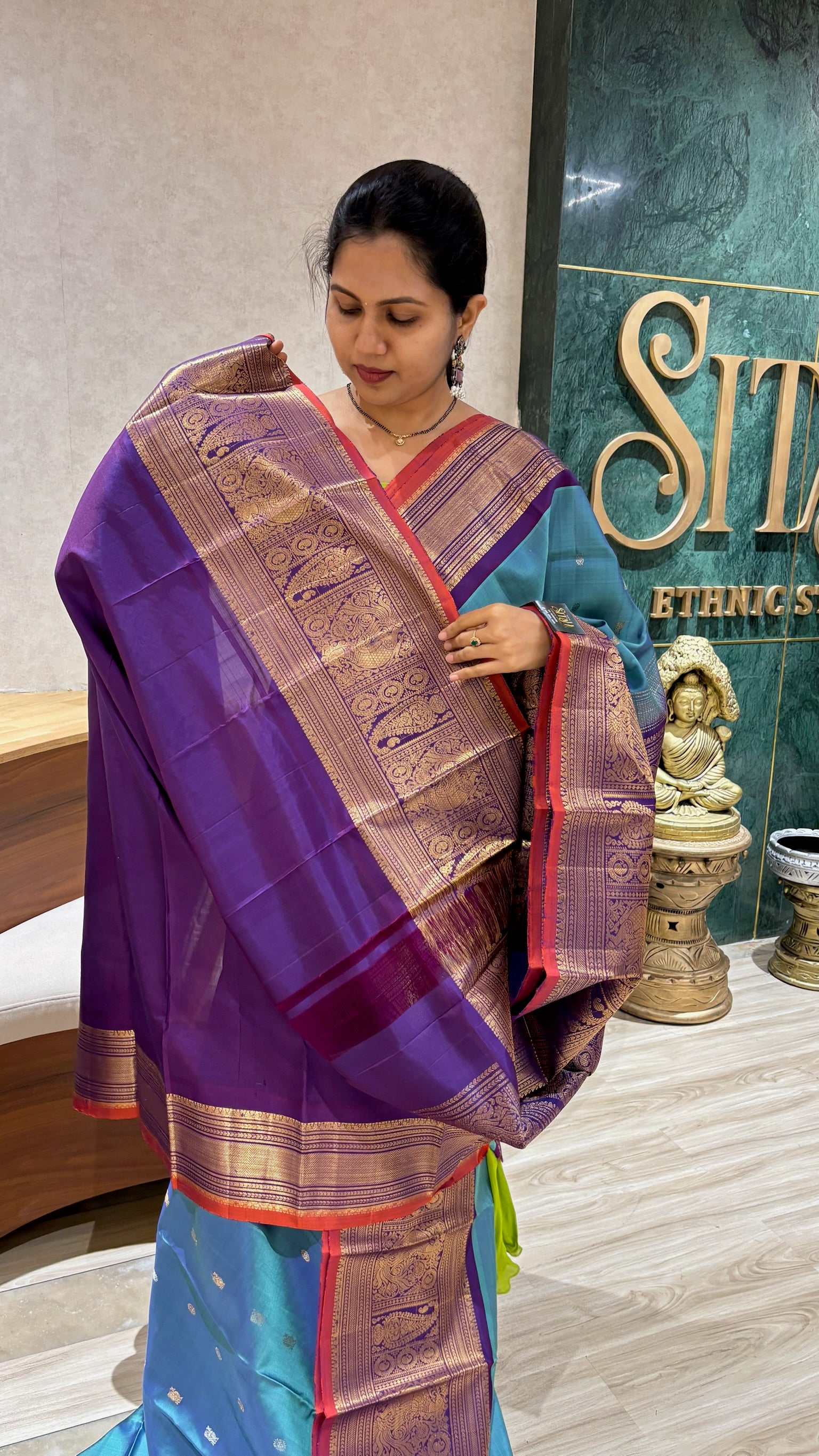 Handloom gadwal with kanchi border