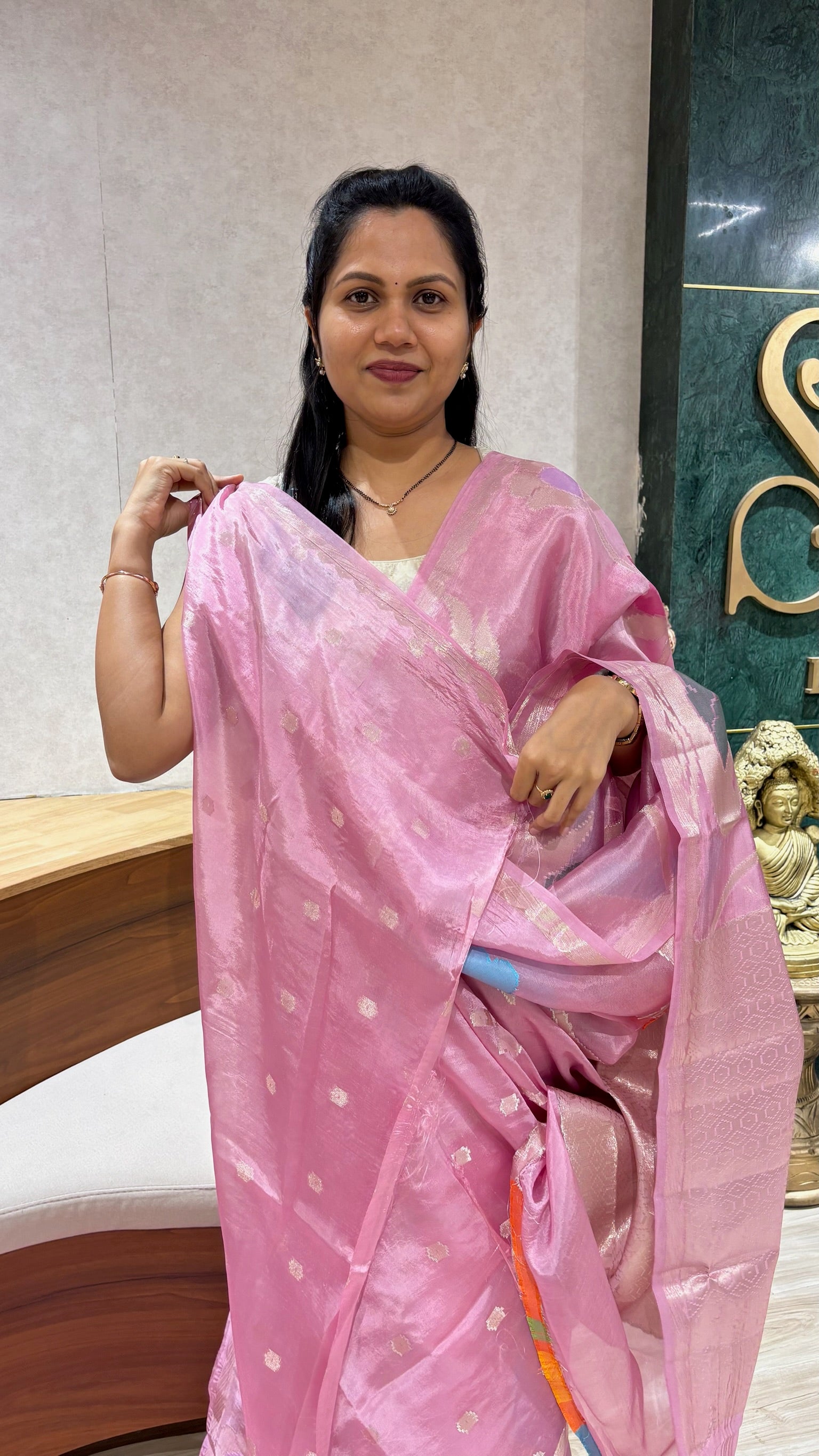 Paper silk swan all over baby pink