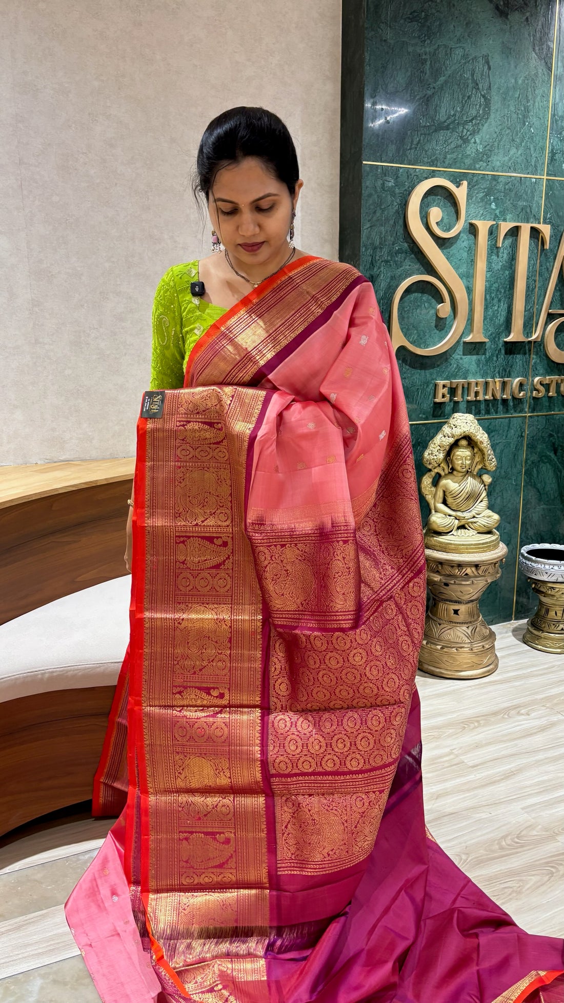 Handloom gadwal with kanchi border