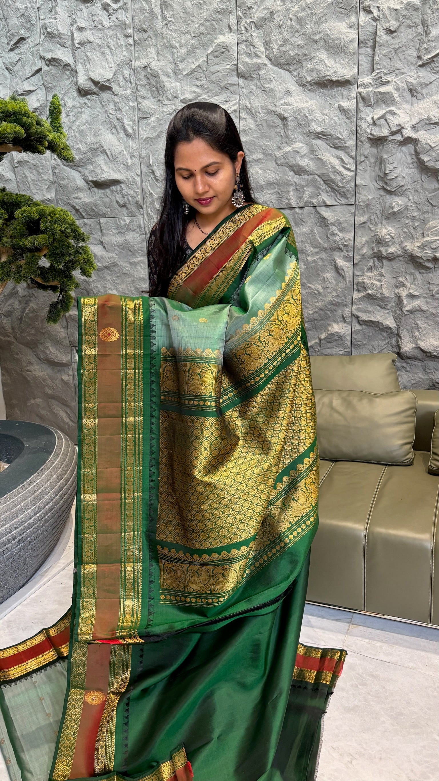 Pure handloom gadwal pattu green