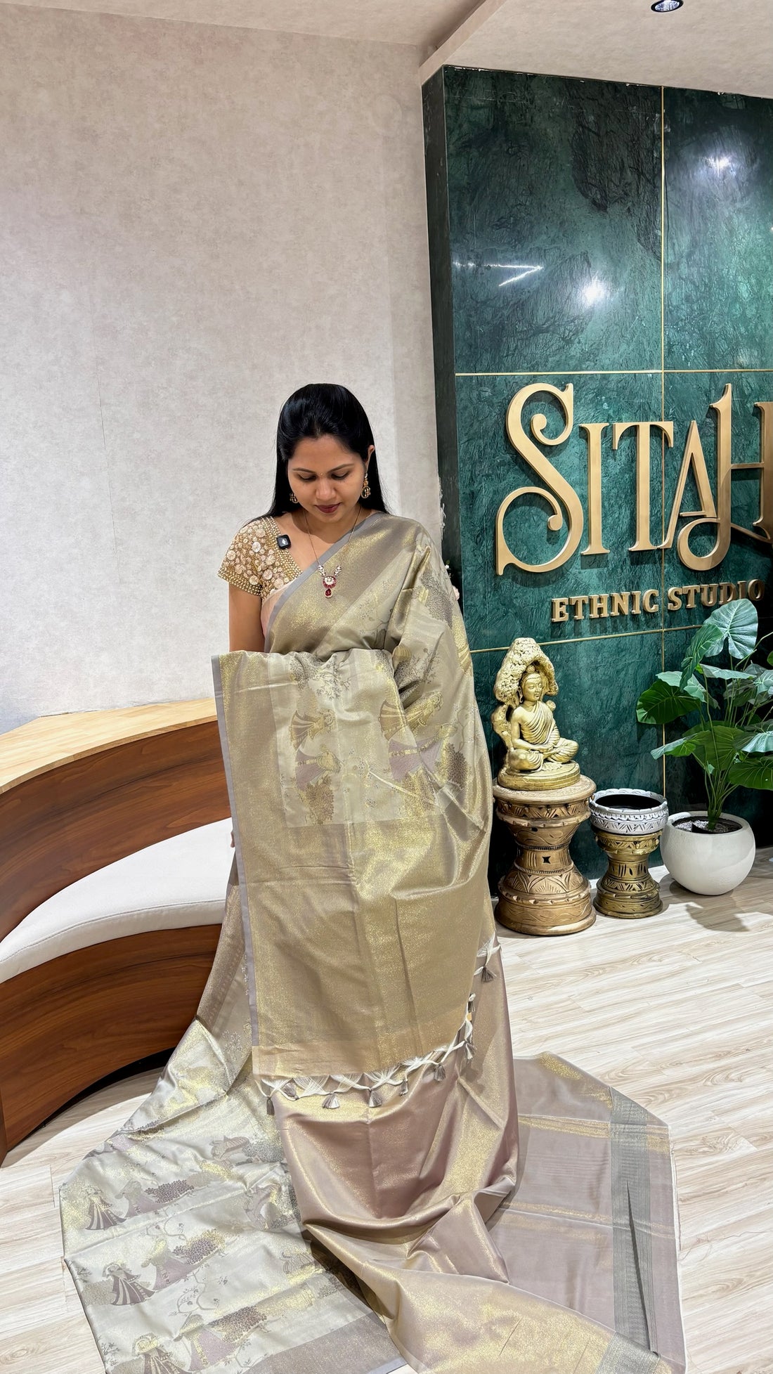 Light weight tissue goldengrey