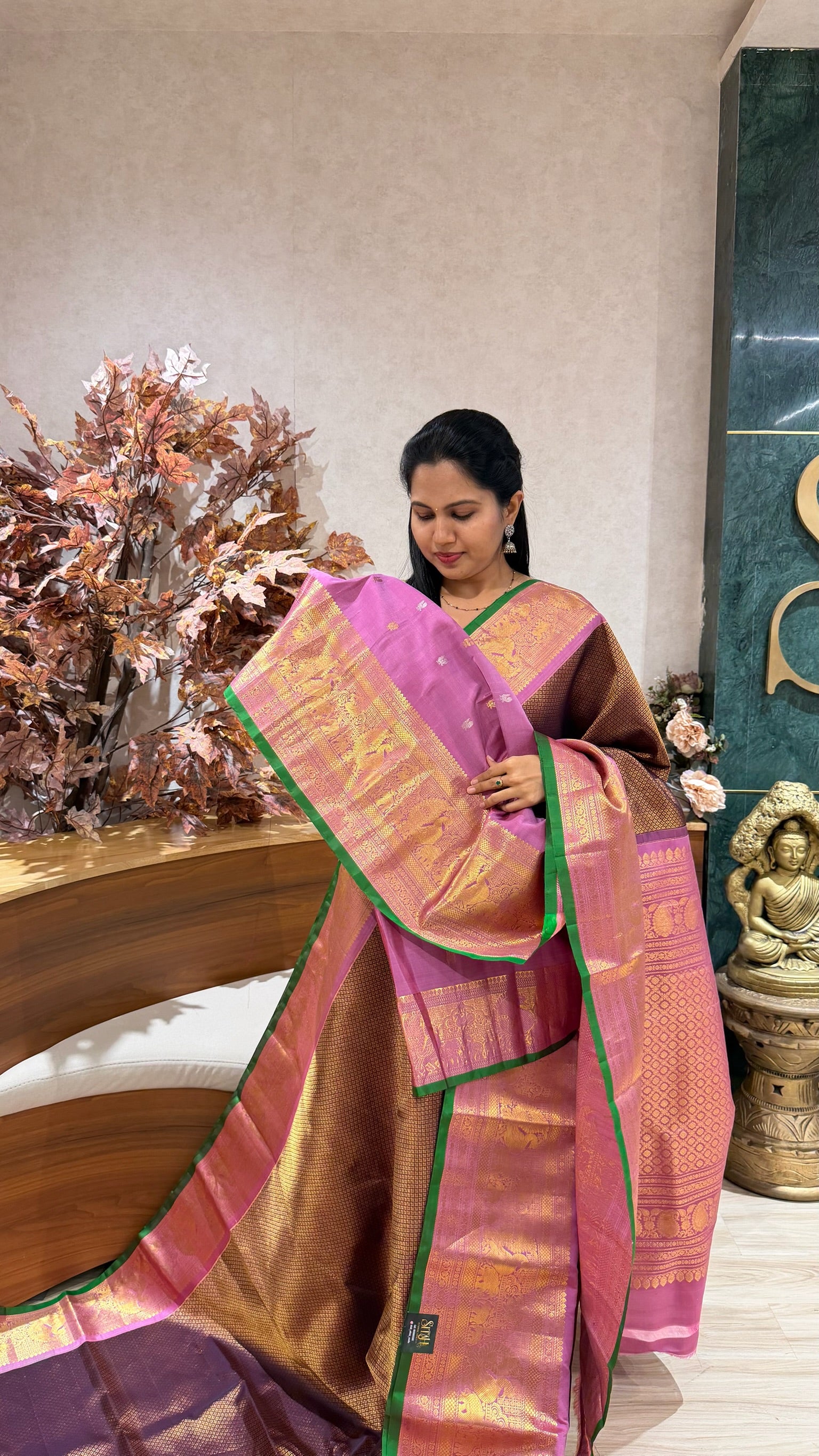 Handloom broacde gadwal