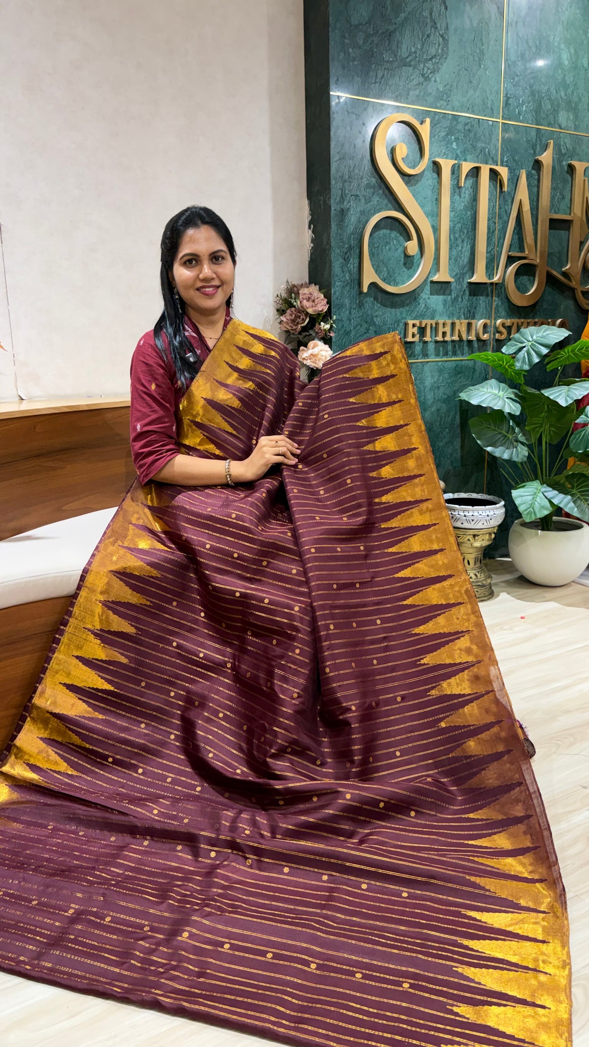 Handloom gadwal tissue temple