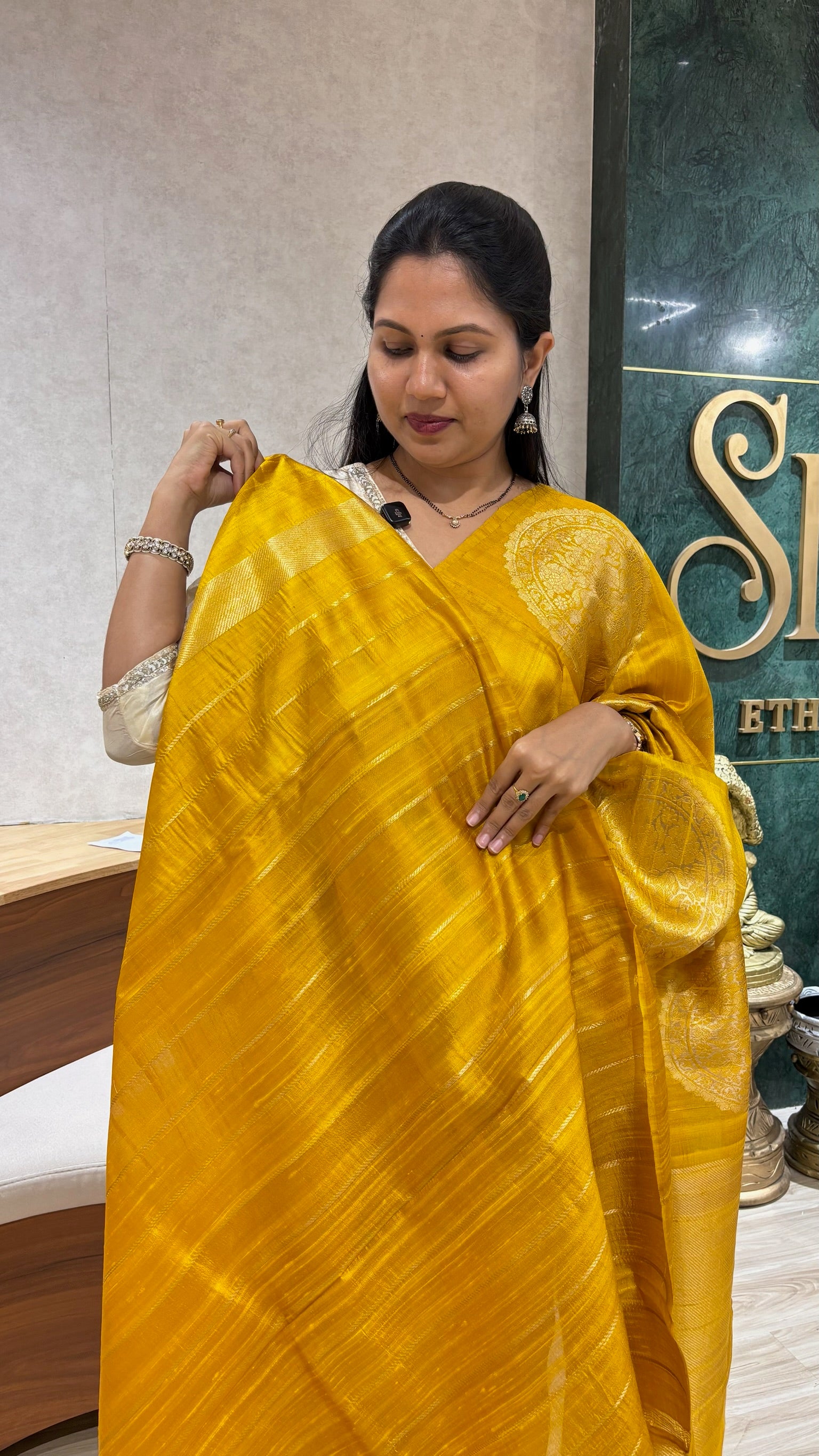 Handloom raw silk pattu