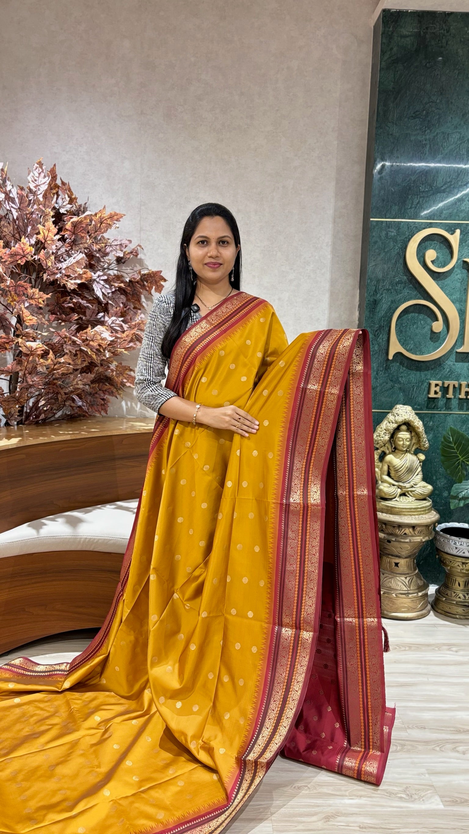 Fancy silk temple border