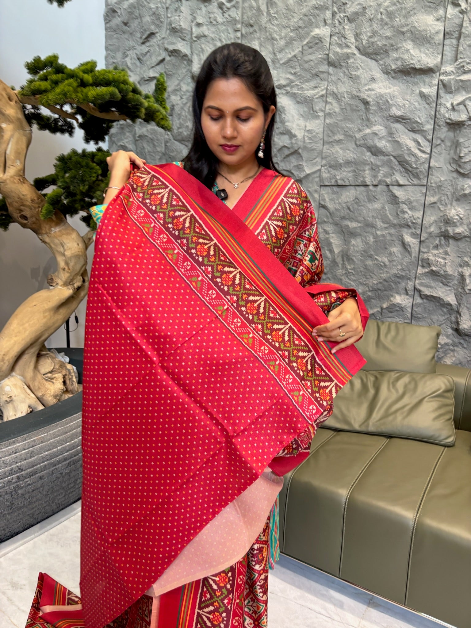 Spun patola cream red checks