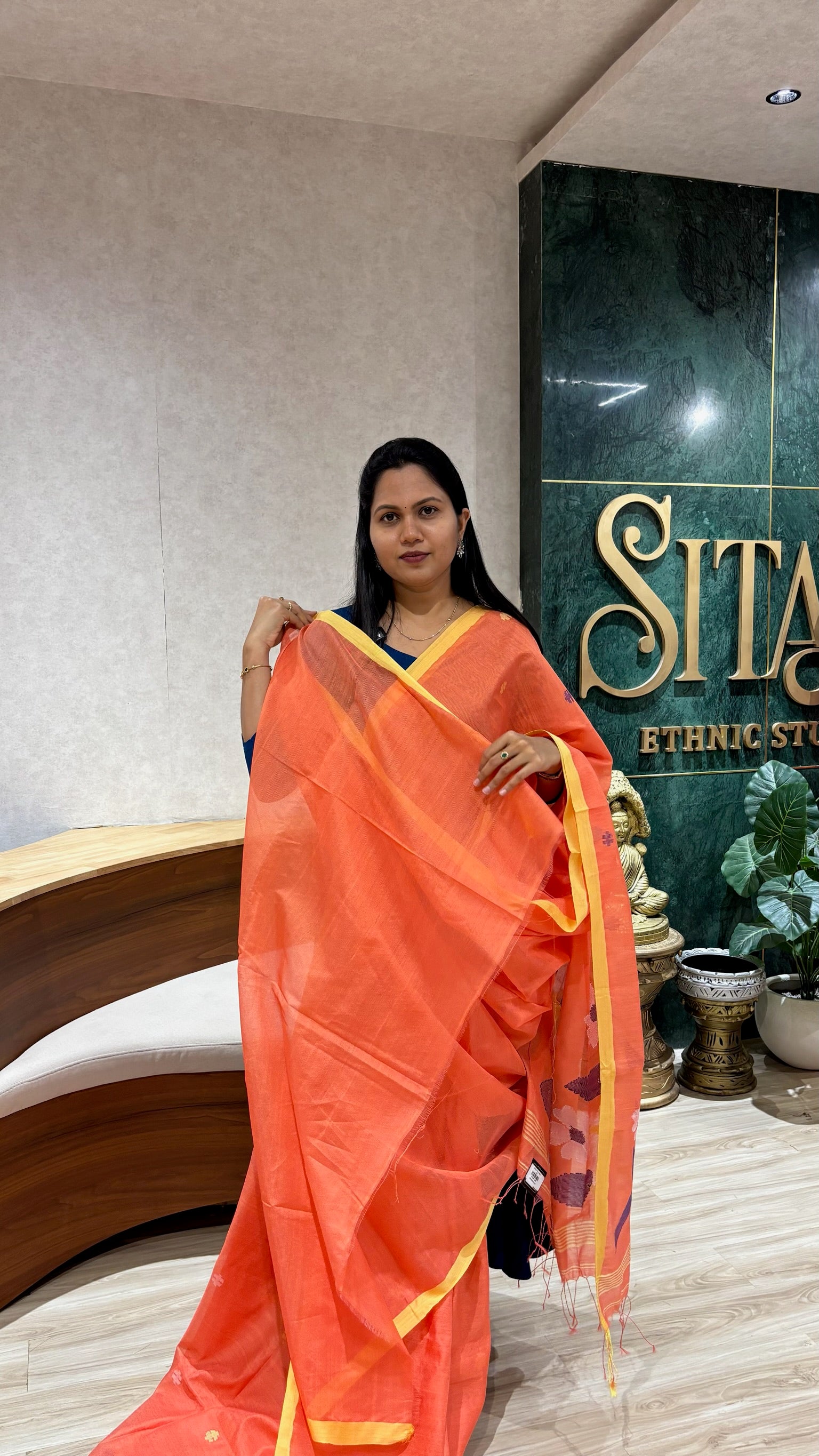 Jhamdani saree peach