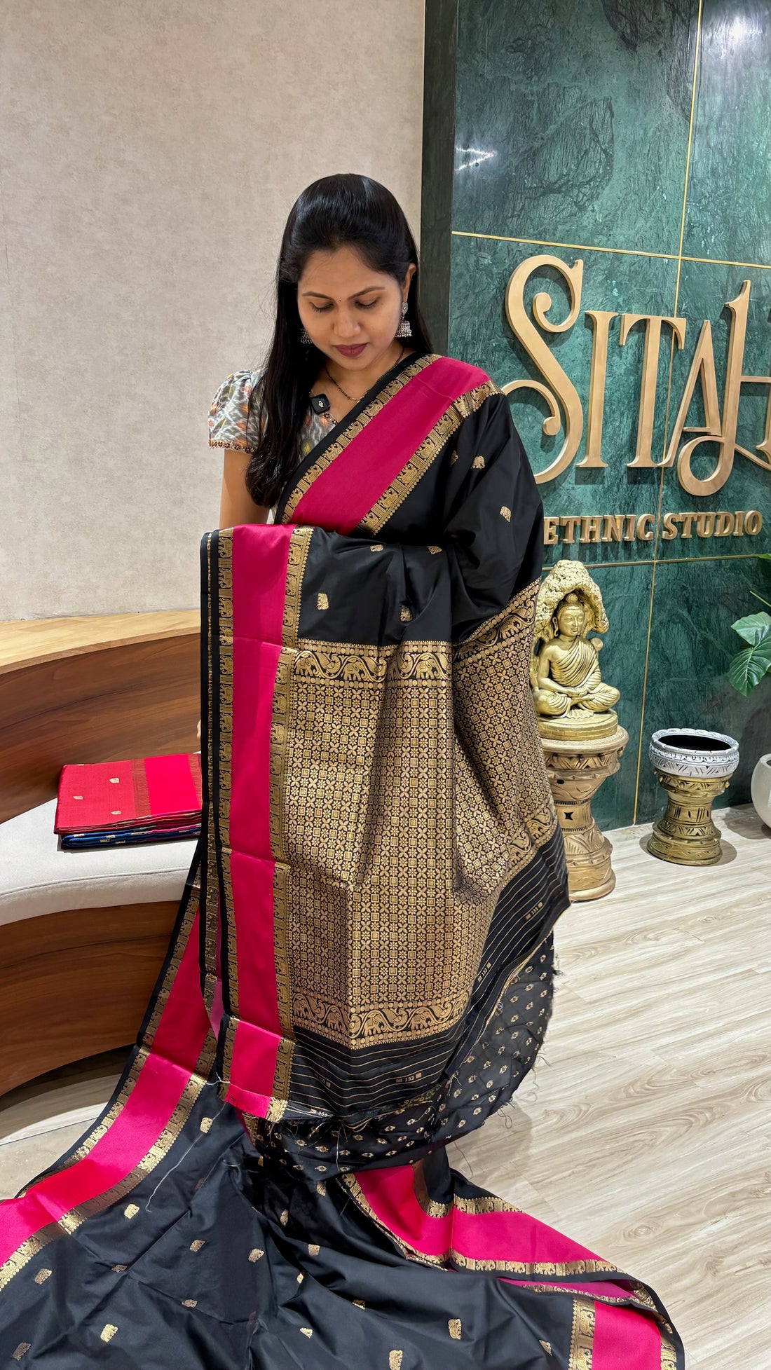 Semi pattu black