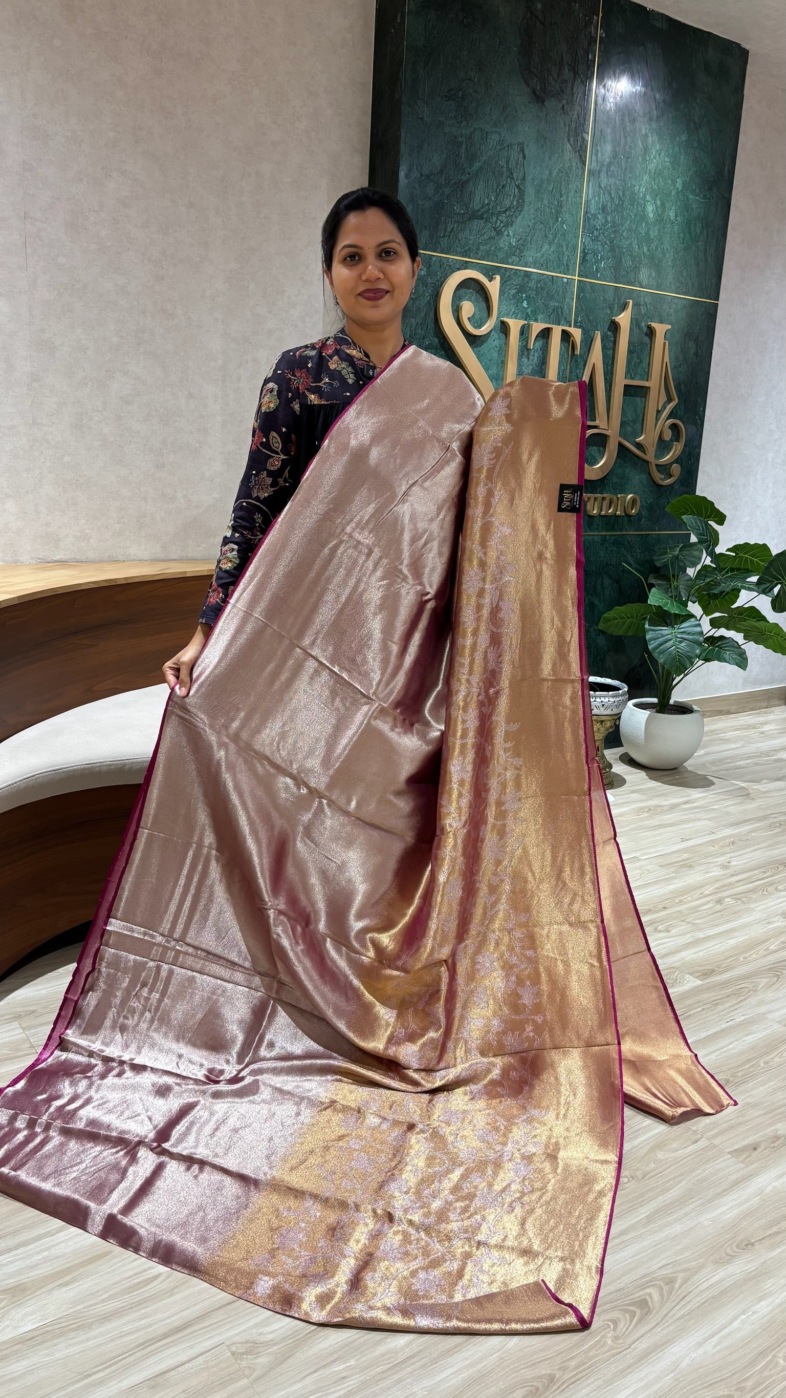 Banaras tissue jaal  pink