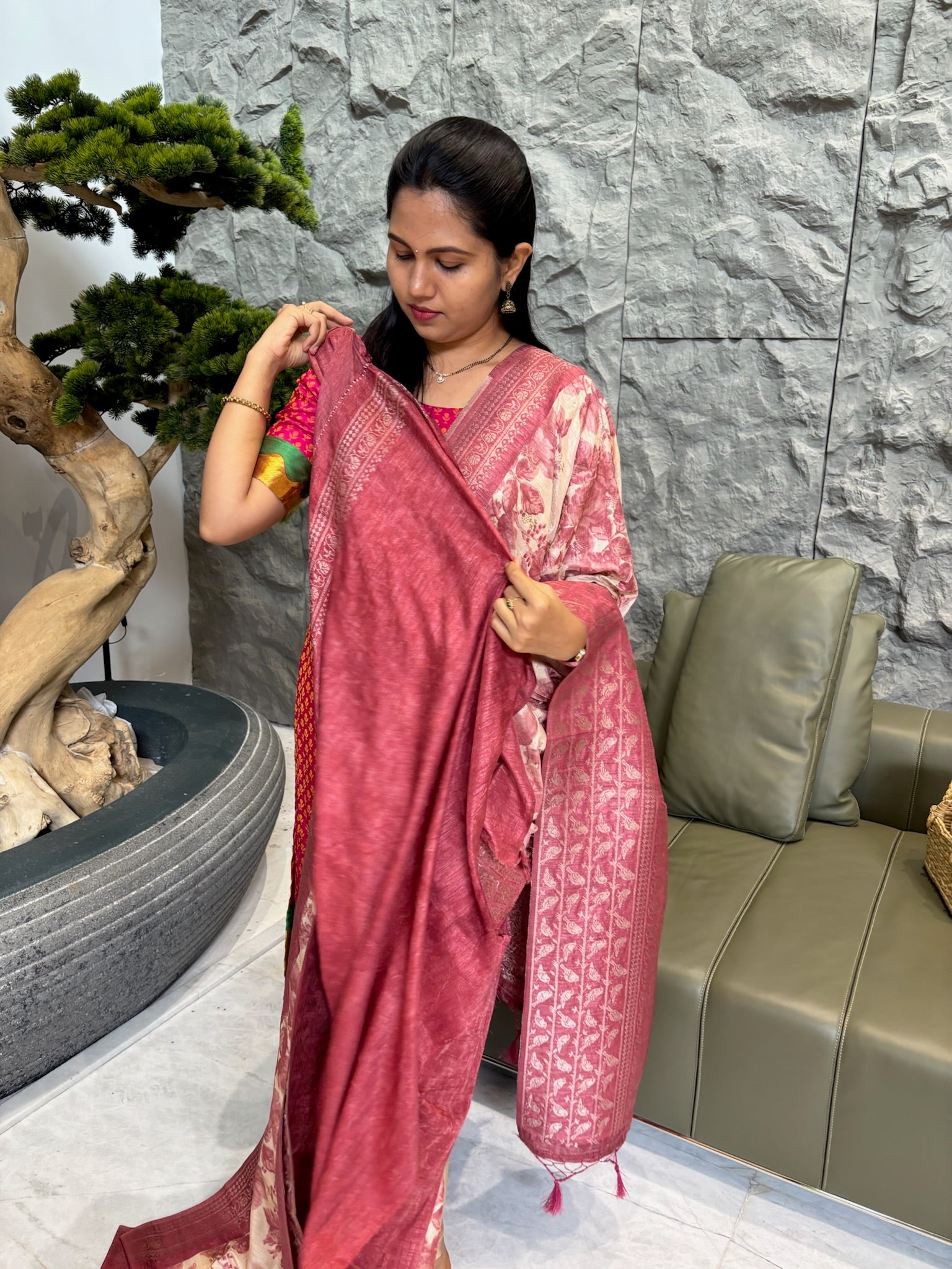 Falling chanderi pink
