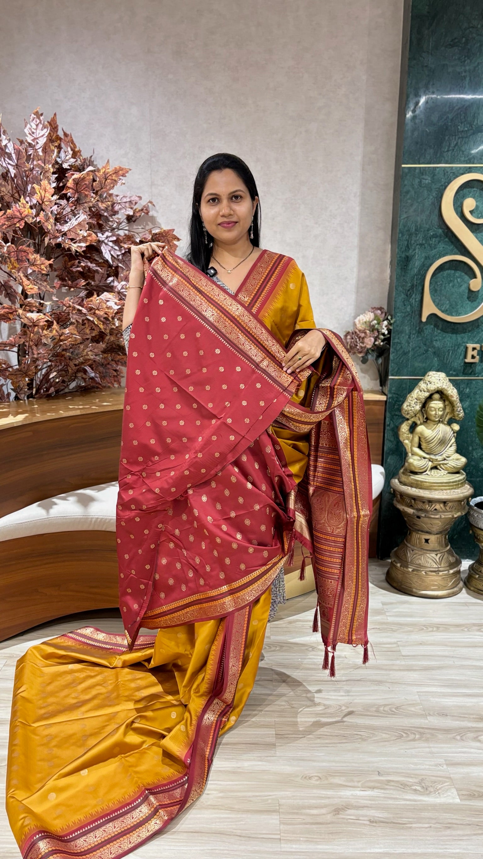 Fancy silk temple border