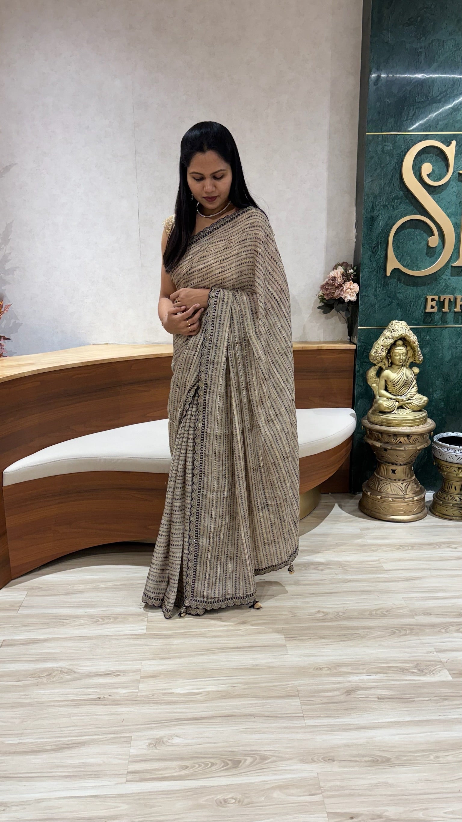 Sale - Pure chinnon with sabyasachi border