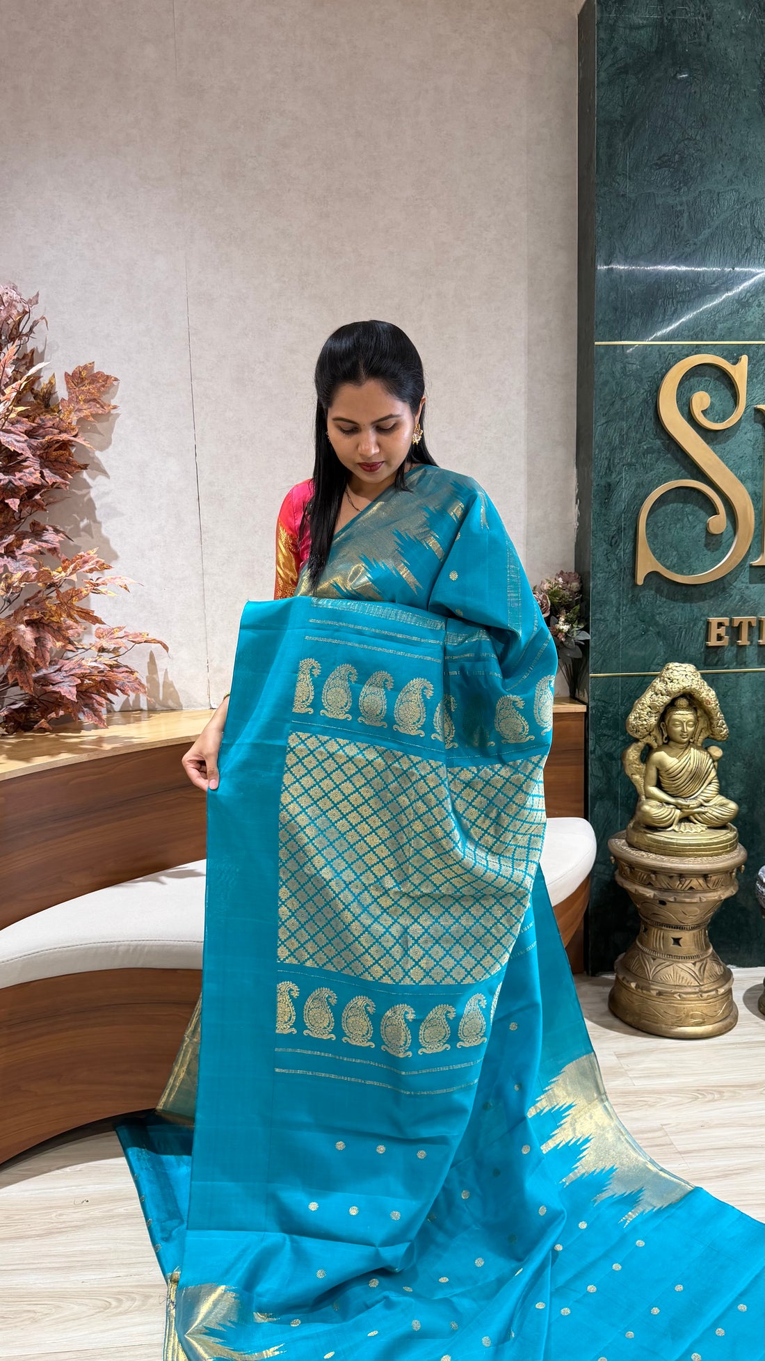 Handloom gadwal tissue border