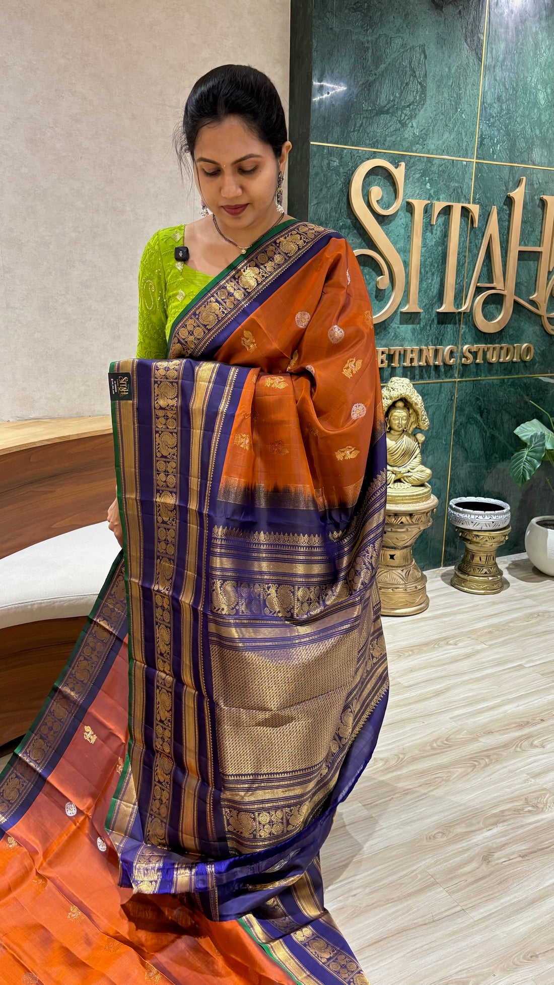 Handloom gadwal with kanchi border