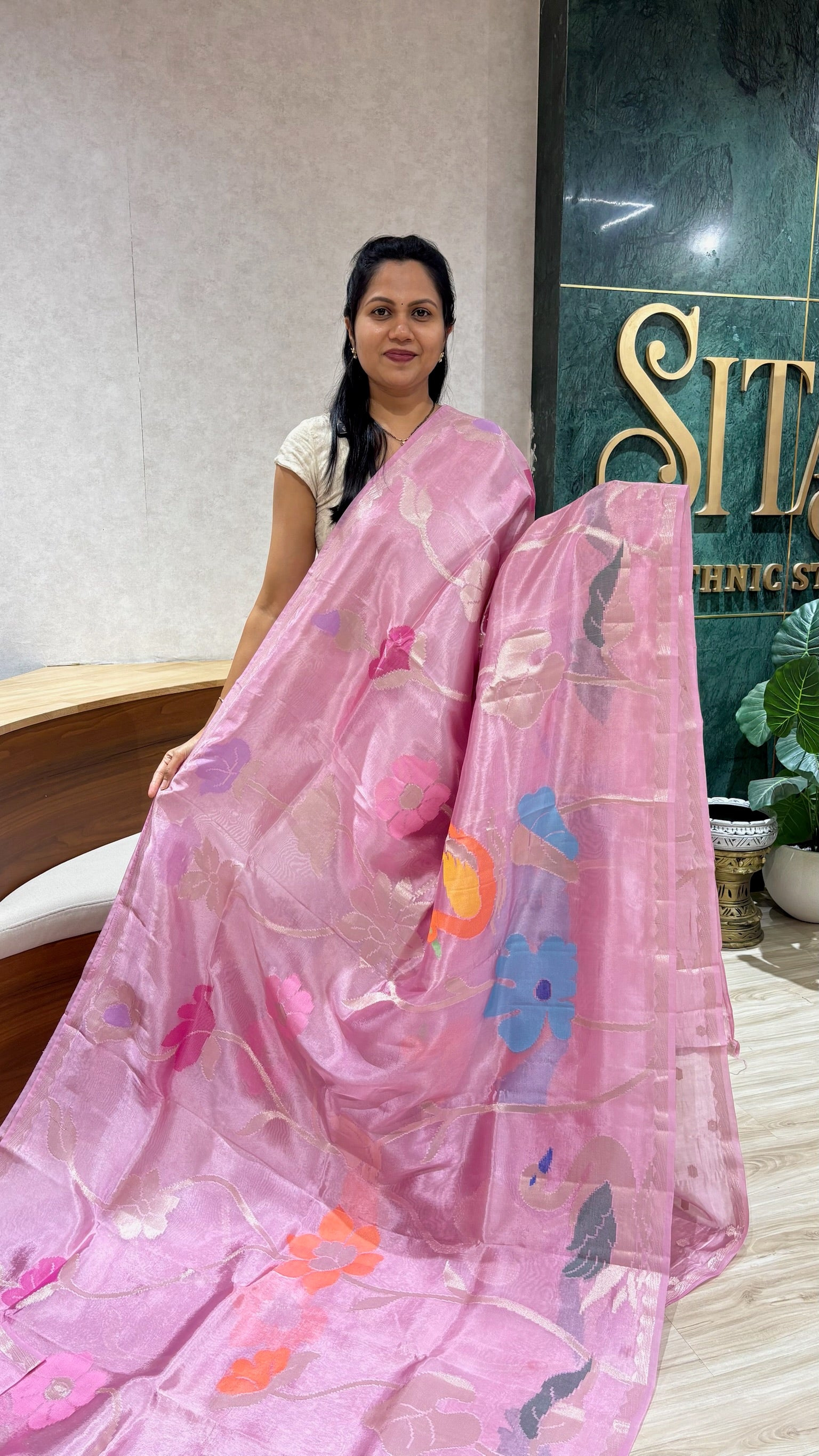 Paper silk swan all over baby pink