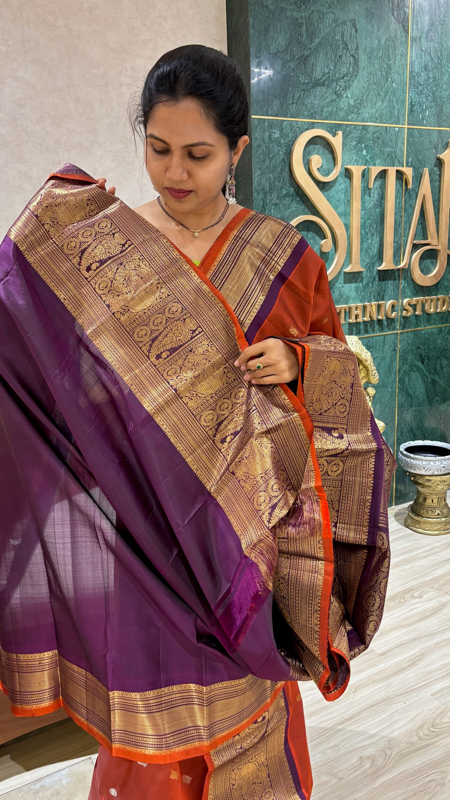 Handloom gadwal with kanchi border