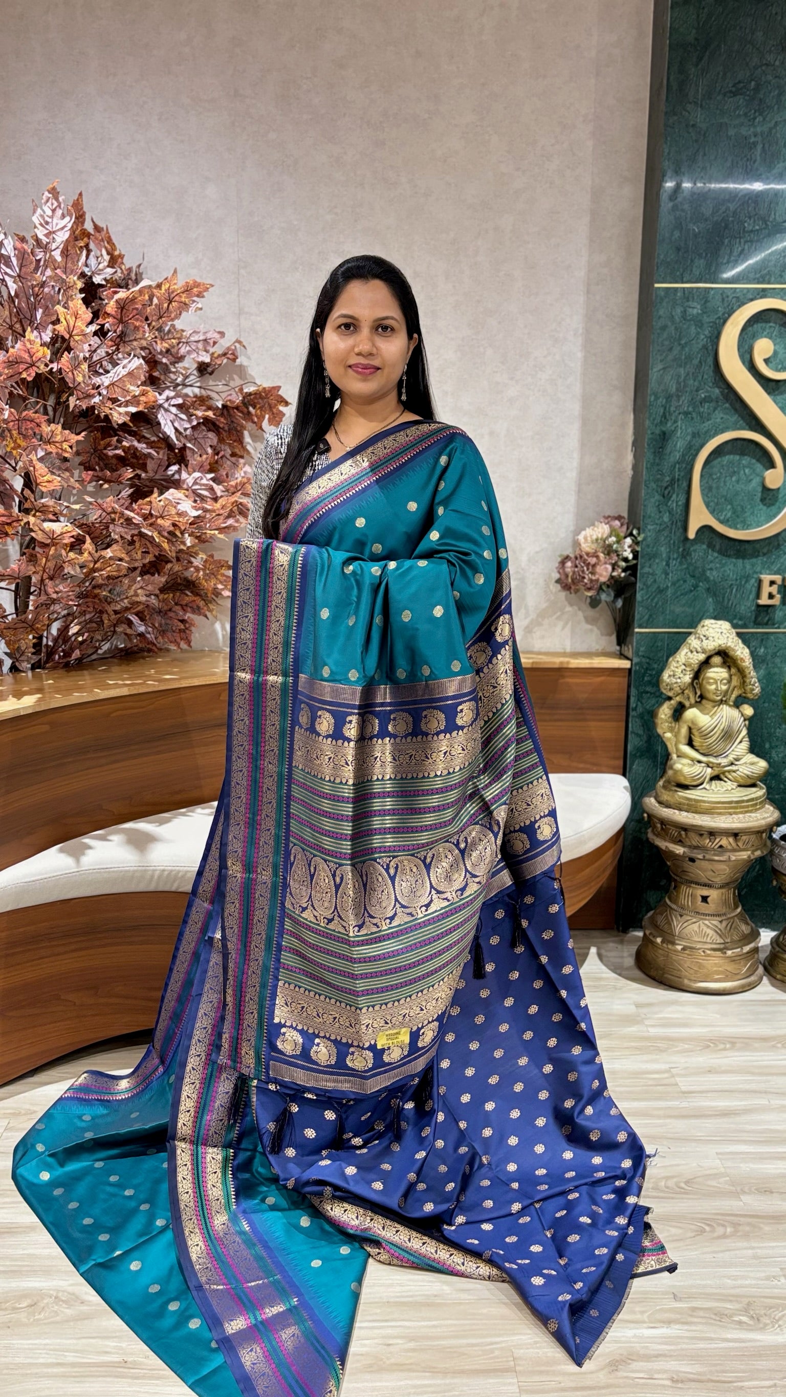 Fancy silk temple border