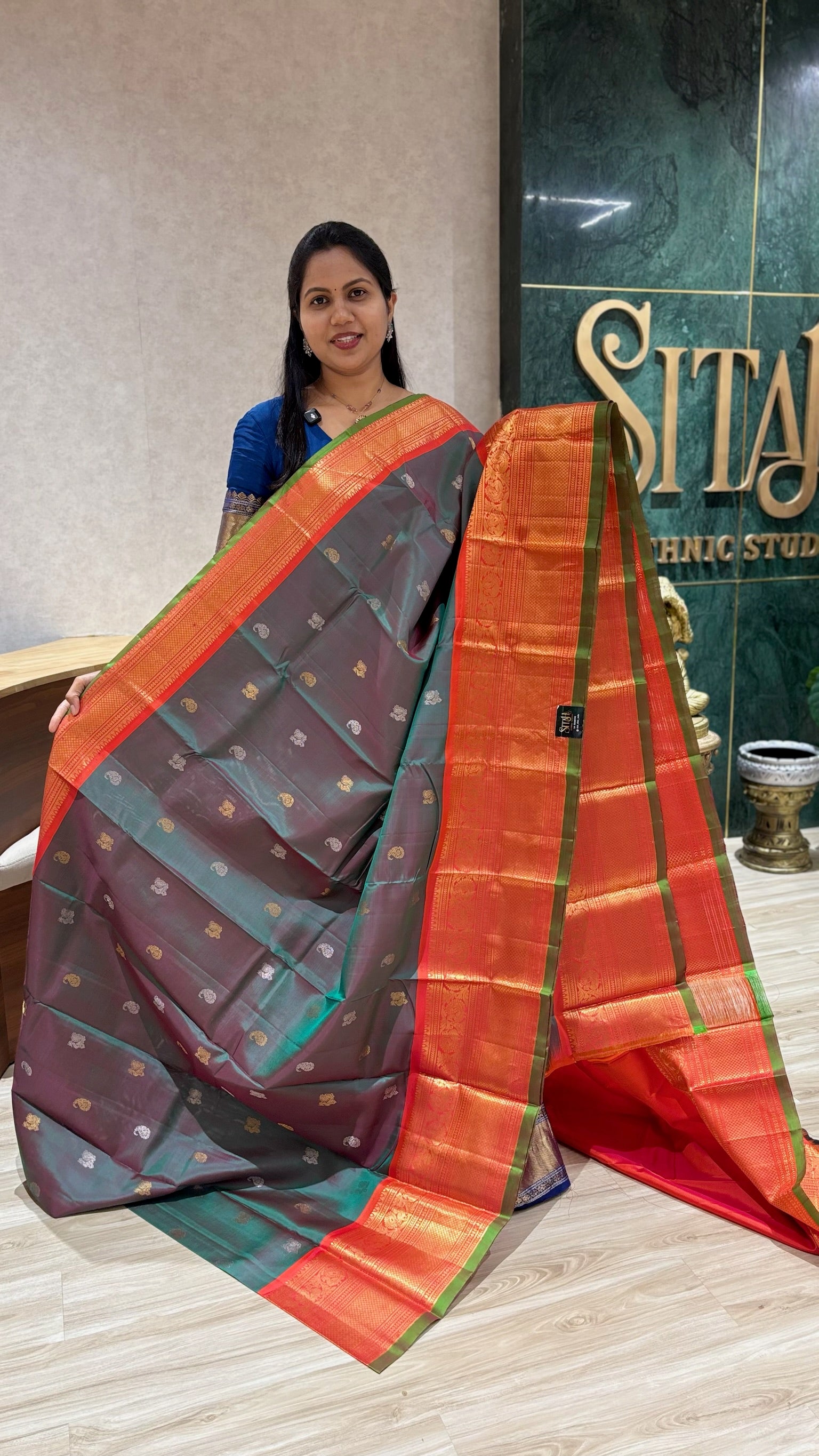 Handloom gadwal pattu