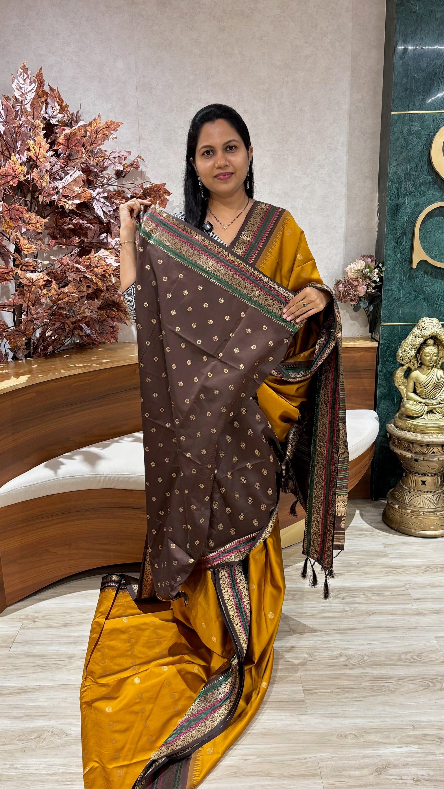 Fancy silk temple border