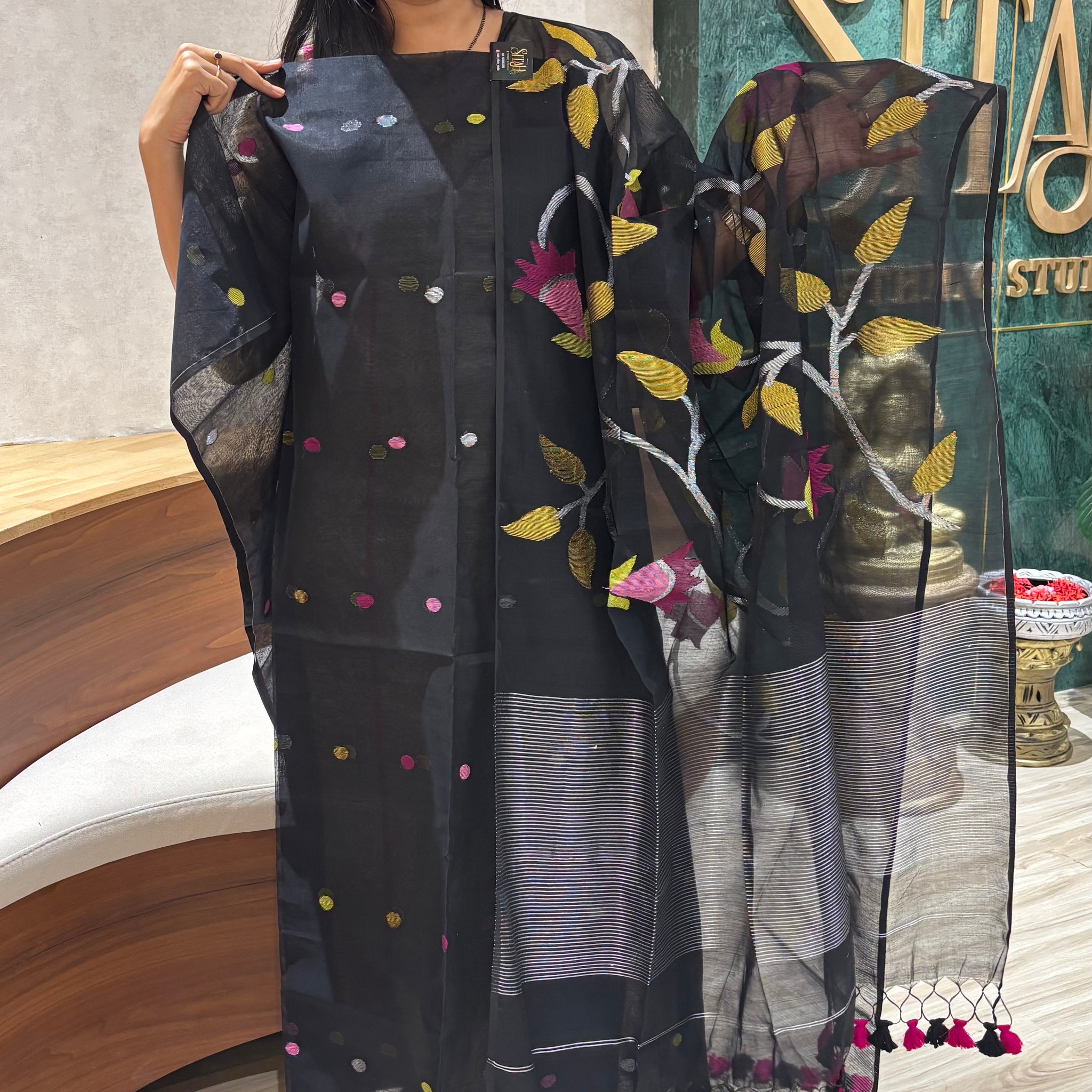 Jhamdani top duppata black