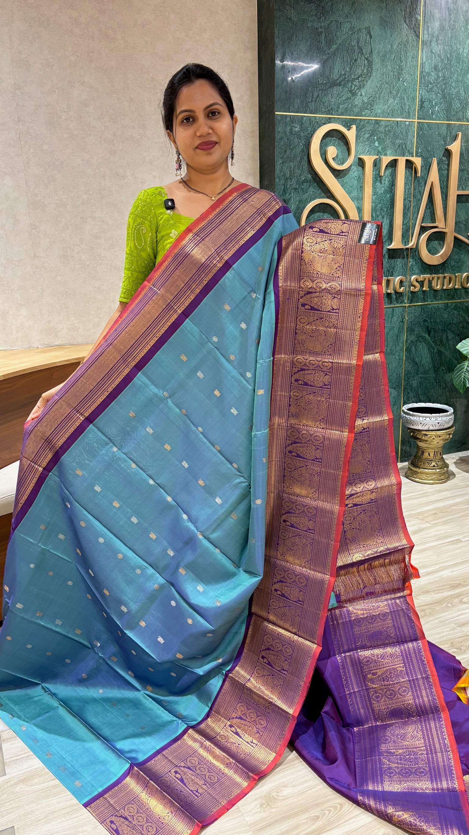 Handloom gadwal with kanchi border