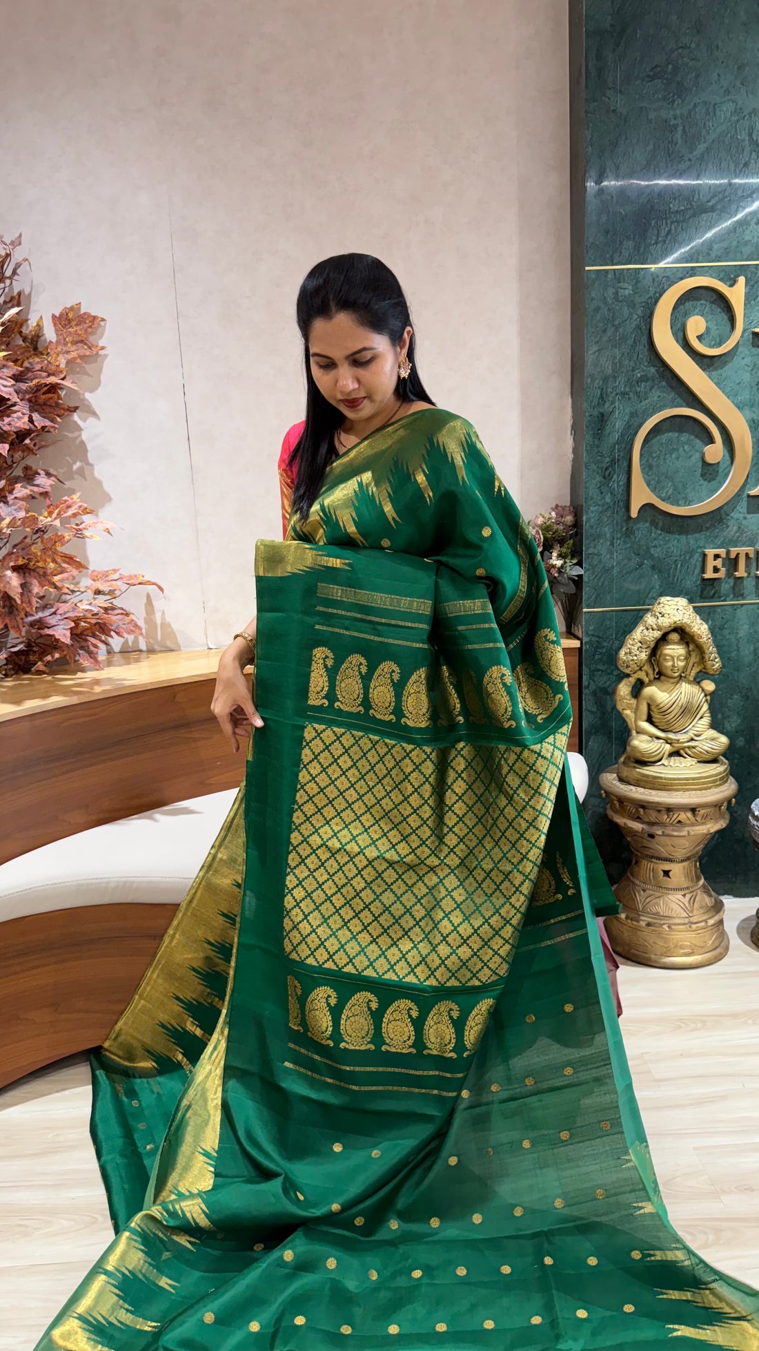 Handloom gadwal tissue border