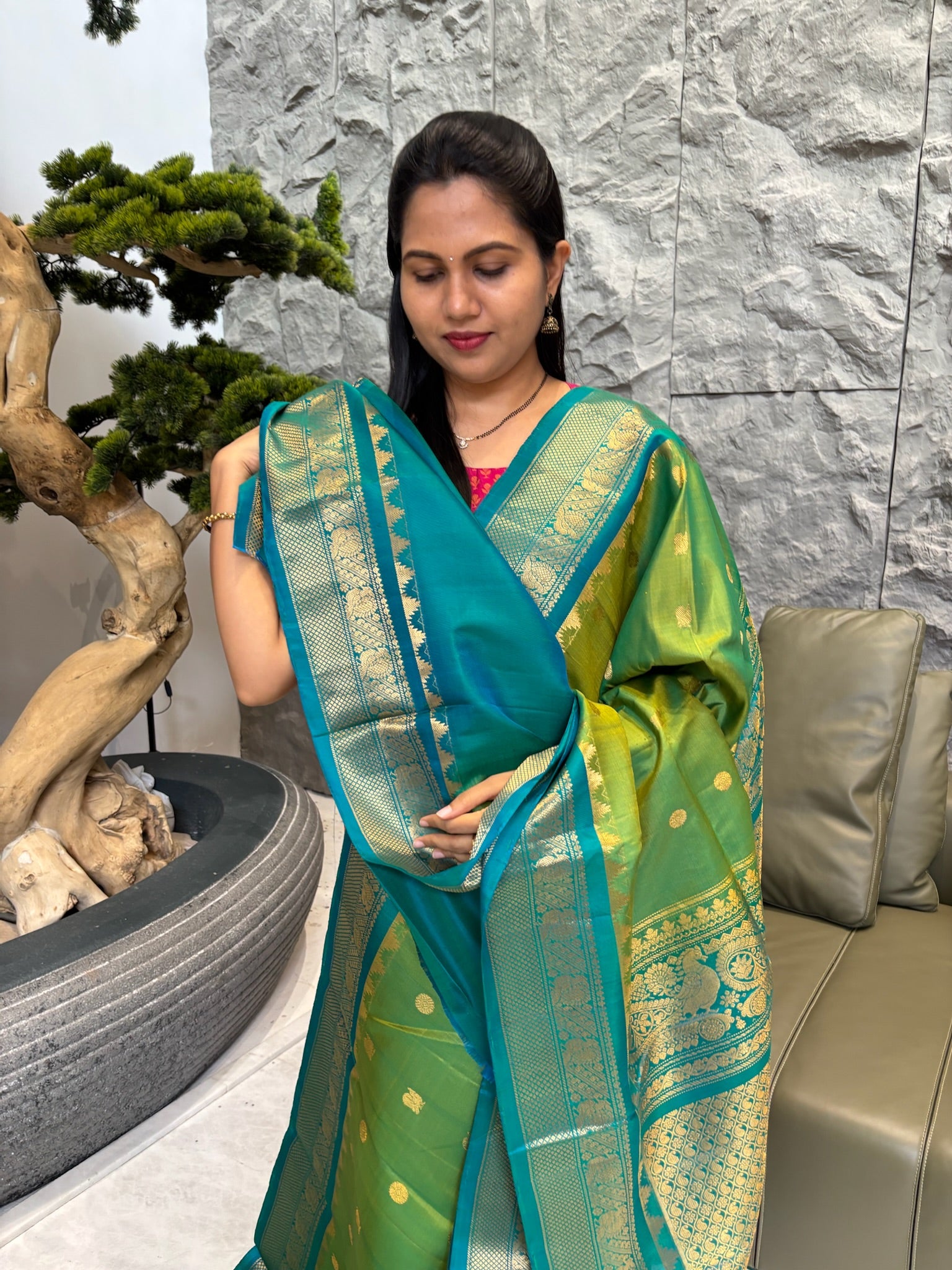 Handloom gadwal pattu green blue