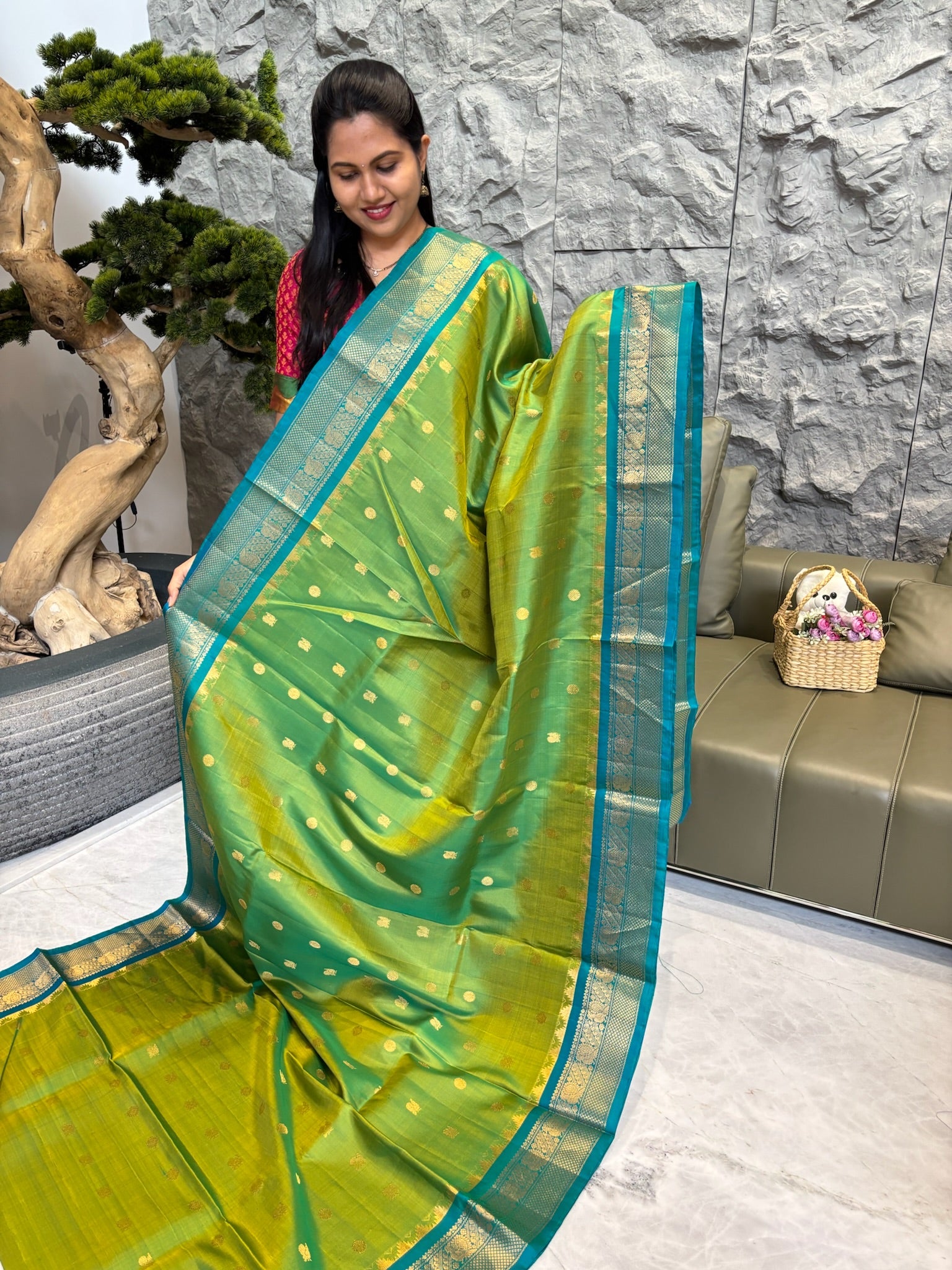 Handloom gadwal pattu green blue