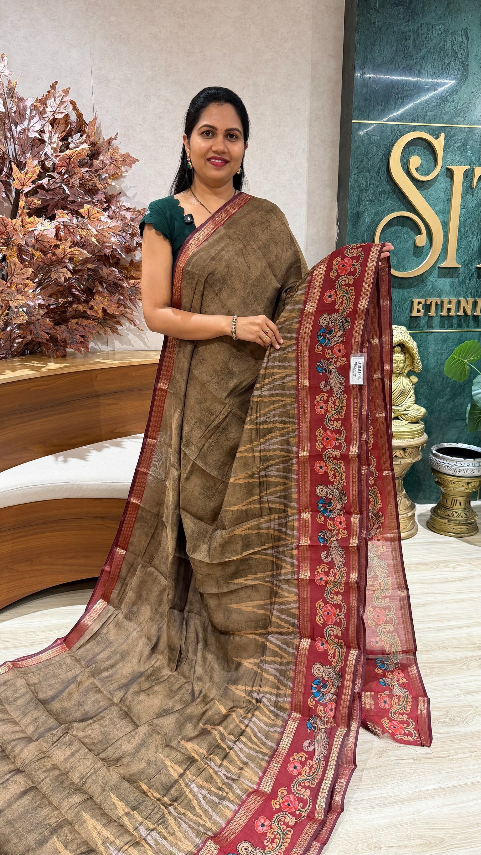 Causal drape Tanjore print