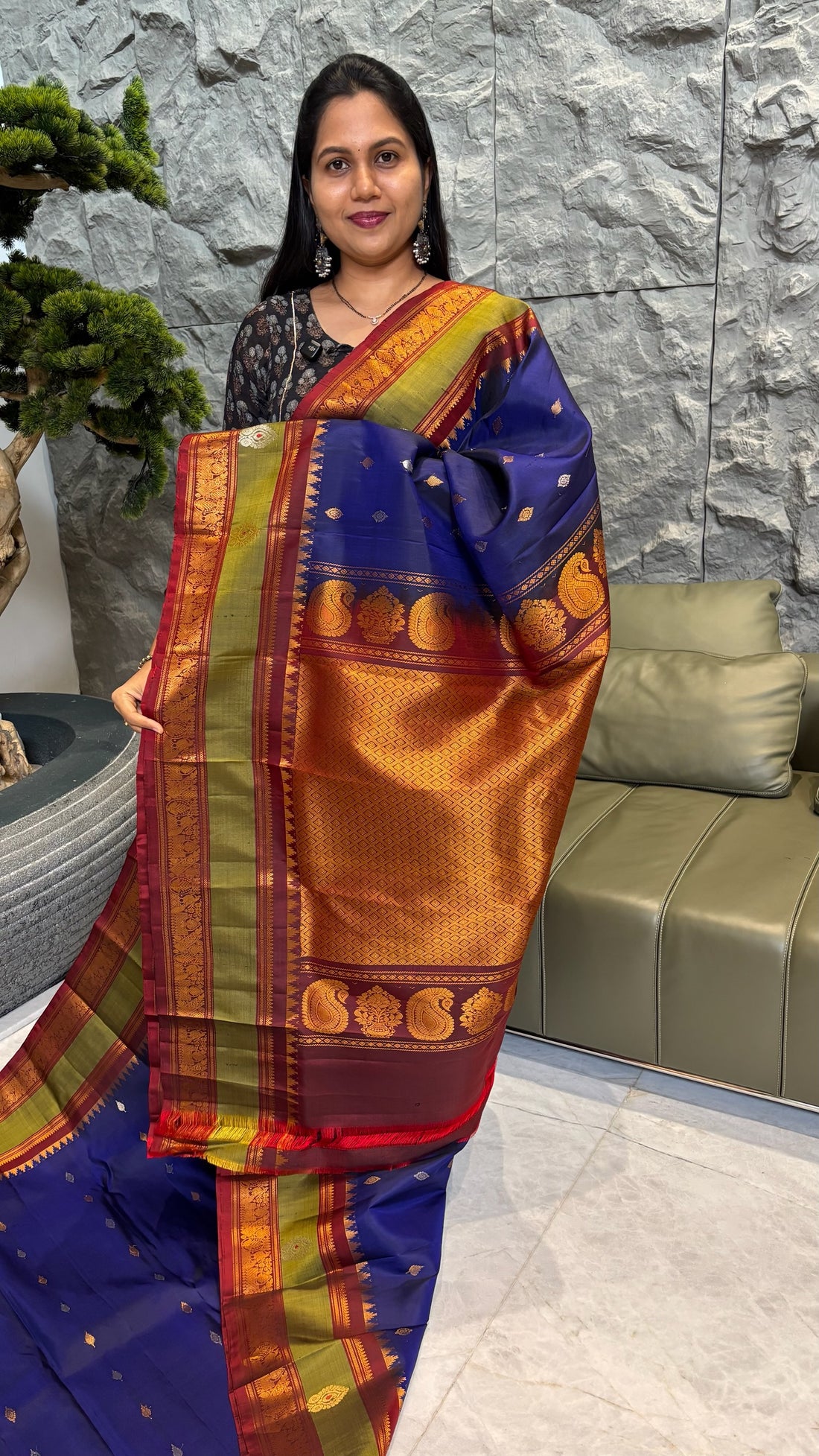 Pure handloom gadwal pattu dark blue