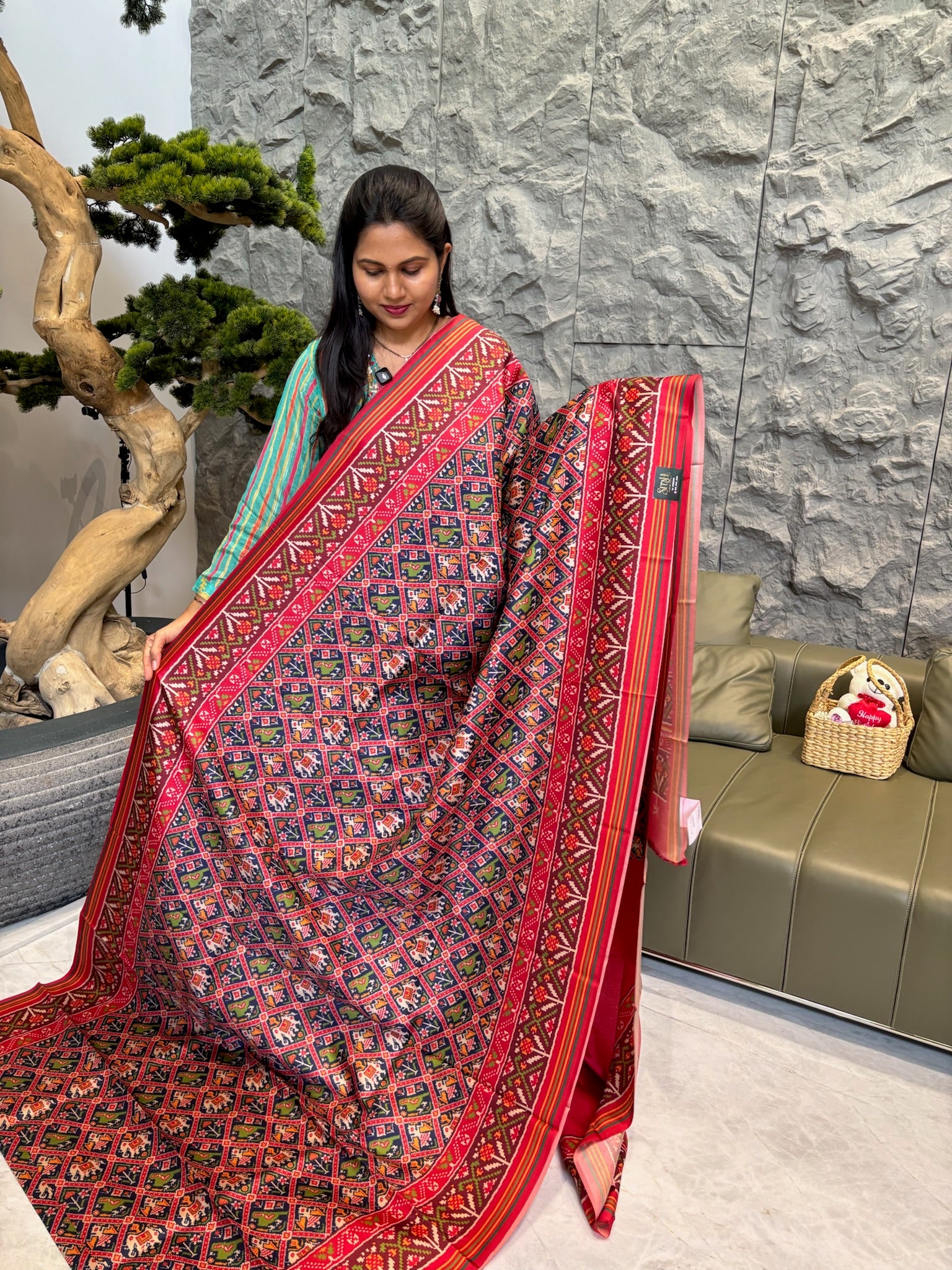 Spun patola blue red