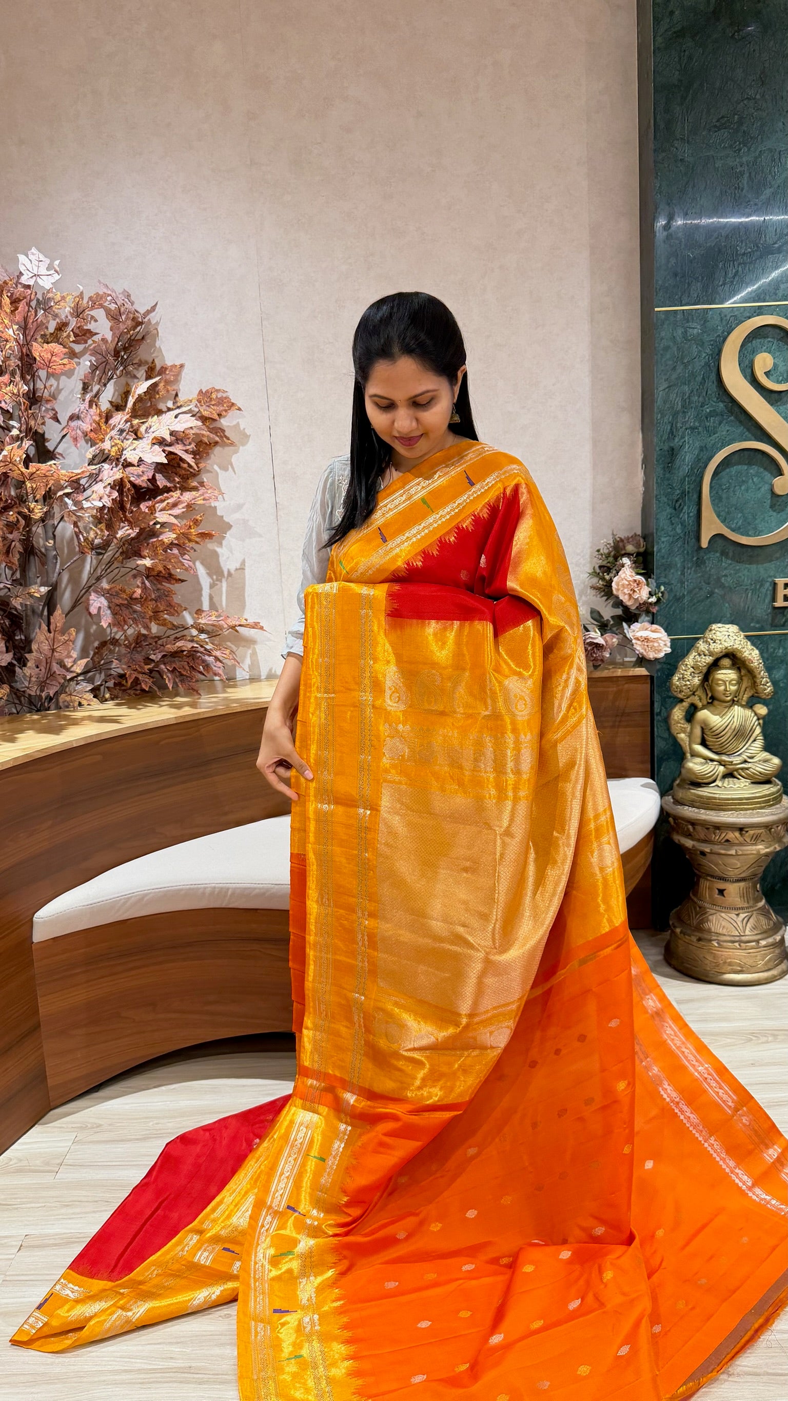 Handloom  Gadwal tissue muniya border