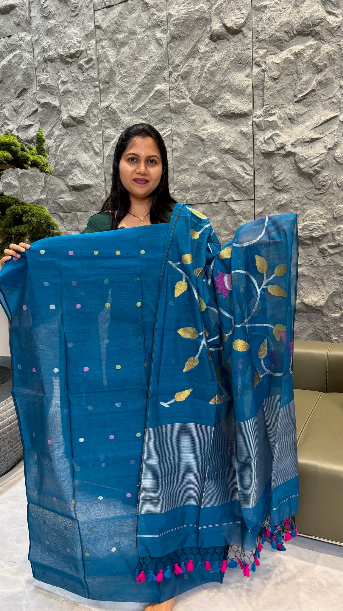 Jhamdani flower duppata peacock blue