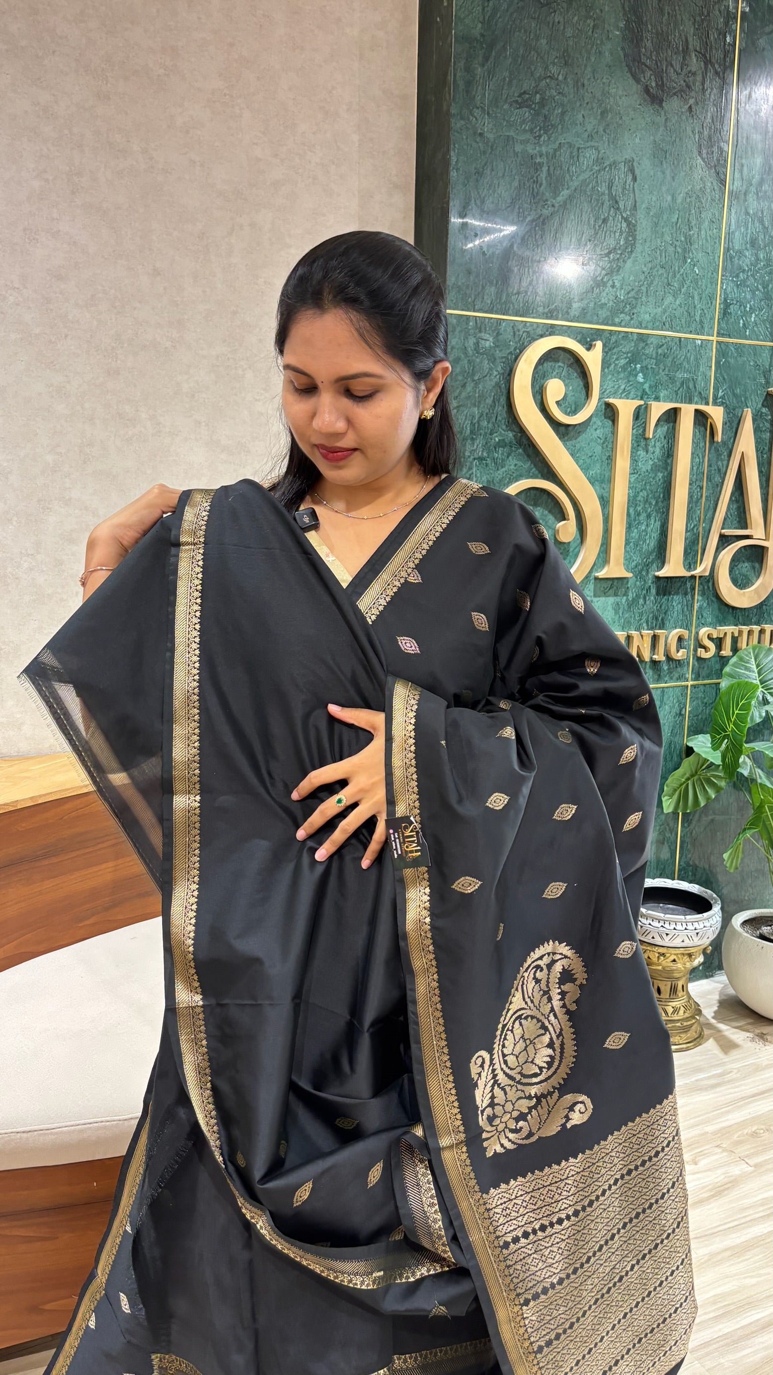 Fancy banaras small border black