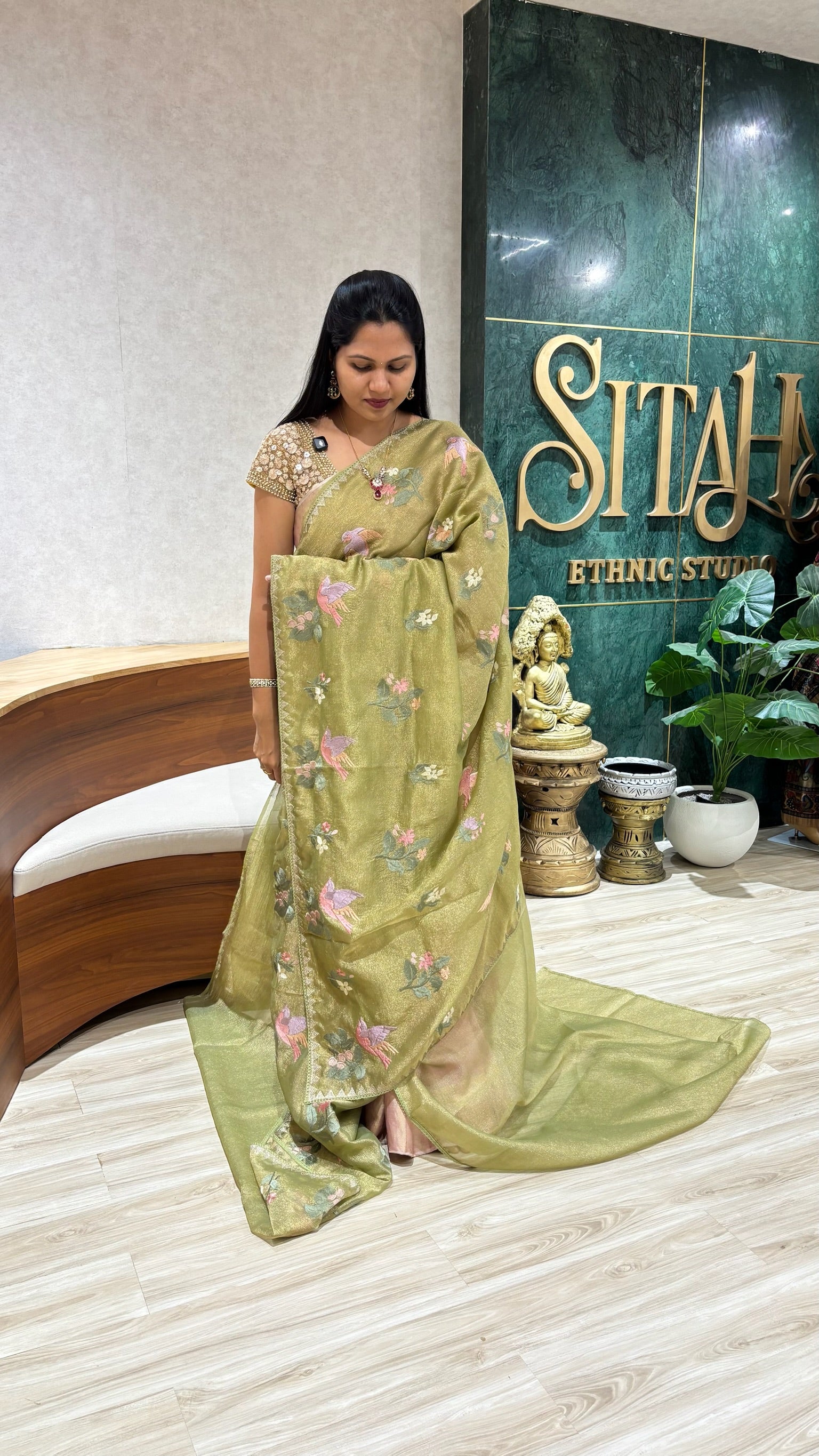 Crush tissue parrot green